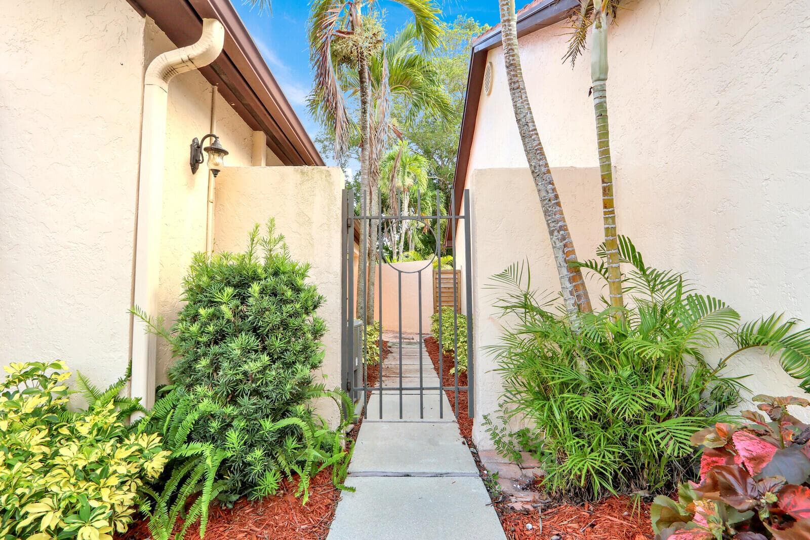 13 Ironwood Way N, Palm Beach Gardens FL 33418 photo 3