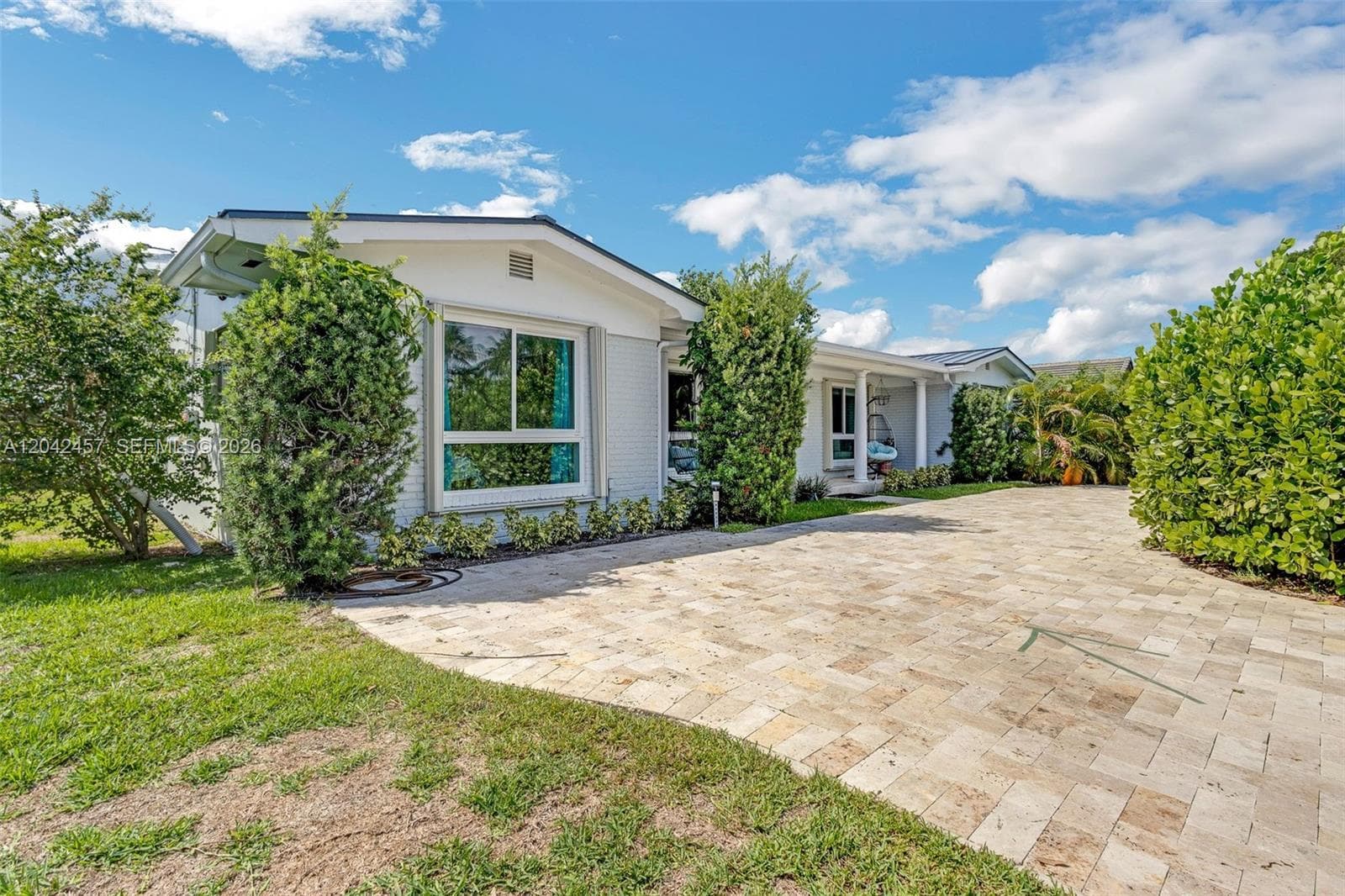 633 N Crescent Dr, Hollywood FL 33021 photo 2