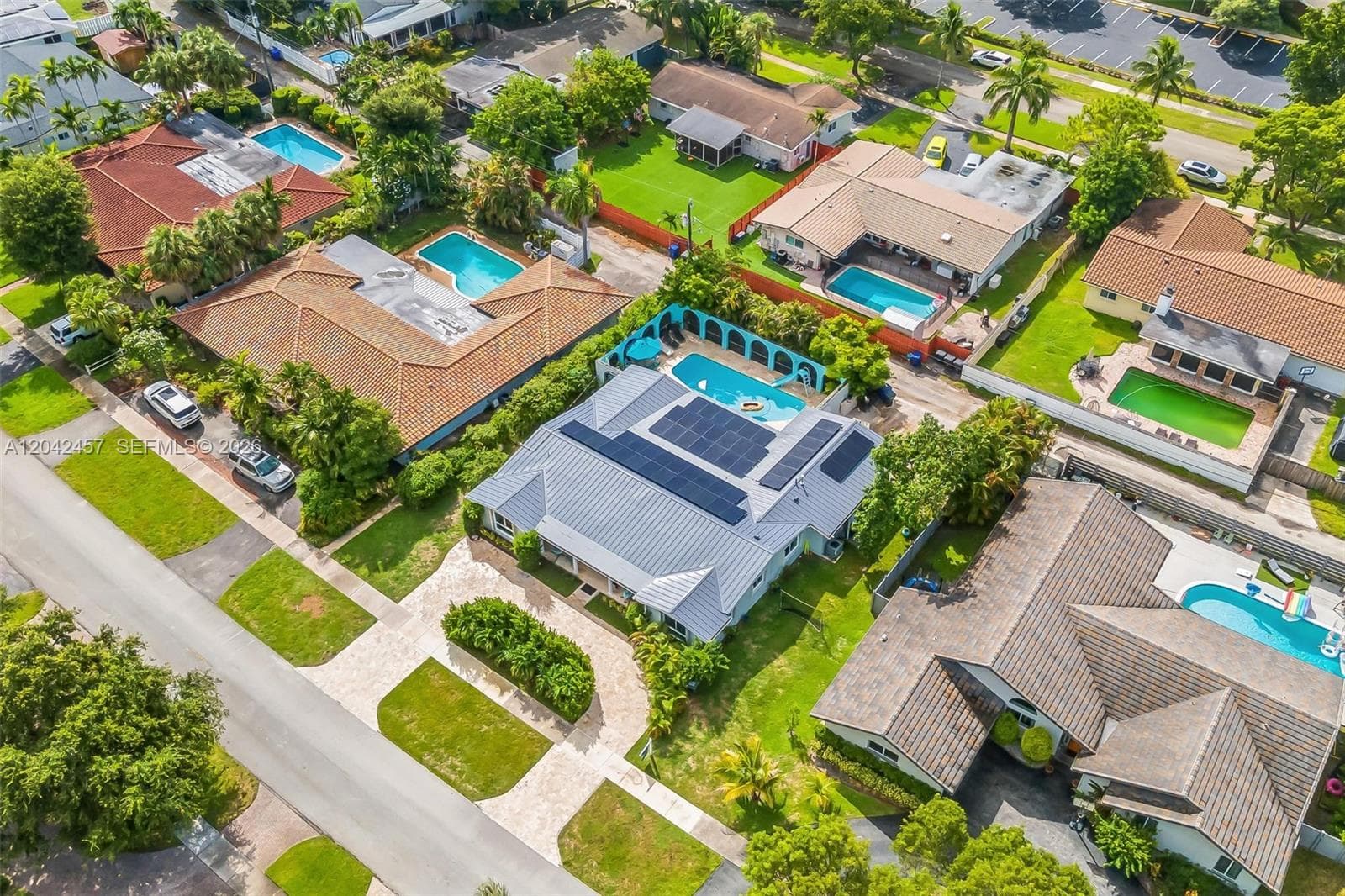 633 N Crescent Dr, Hollywood FL 33021 photo 3