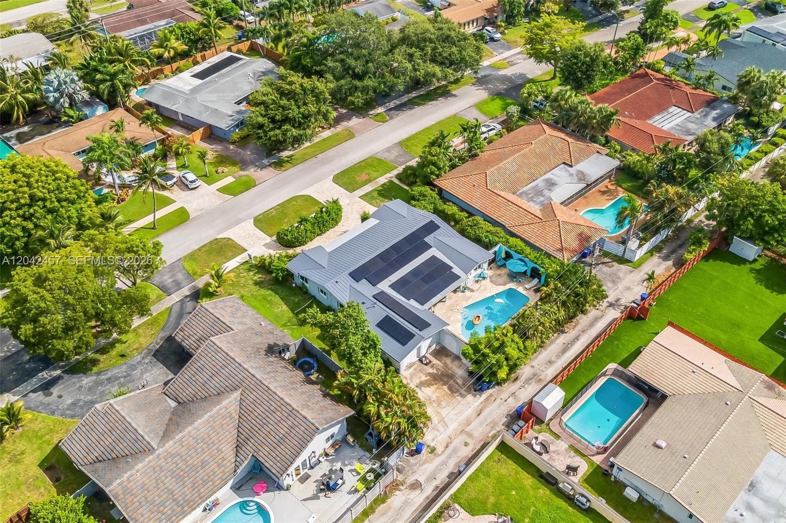 633 N Crescent Dr, Hollywood FL 33021 photo 4