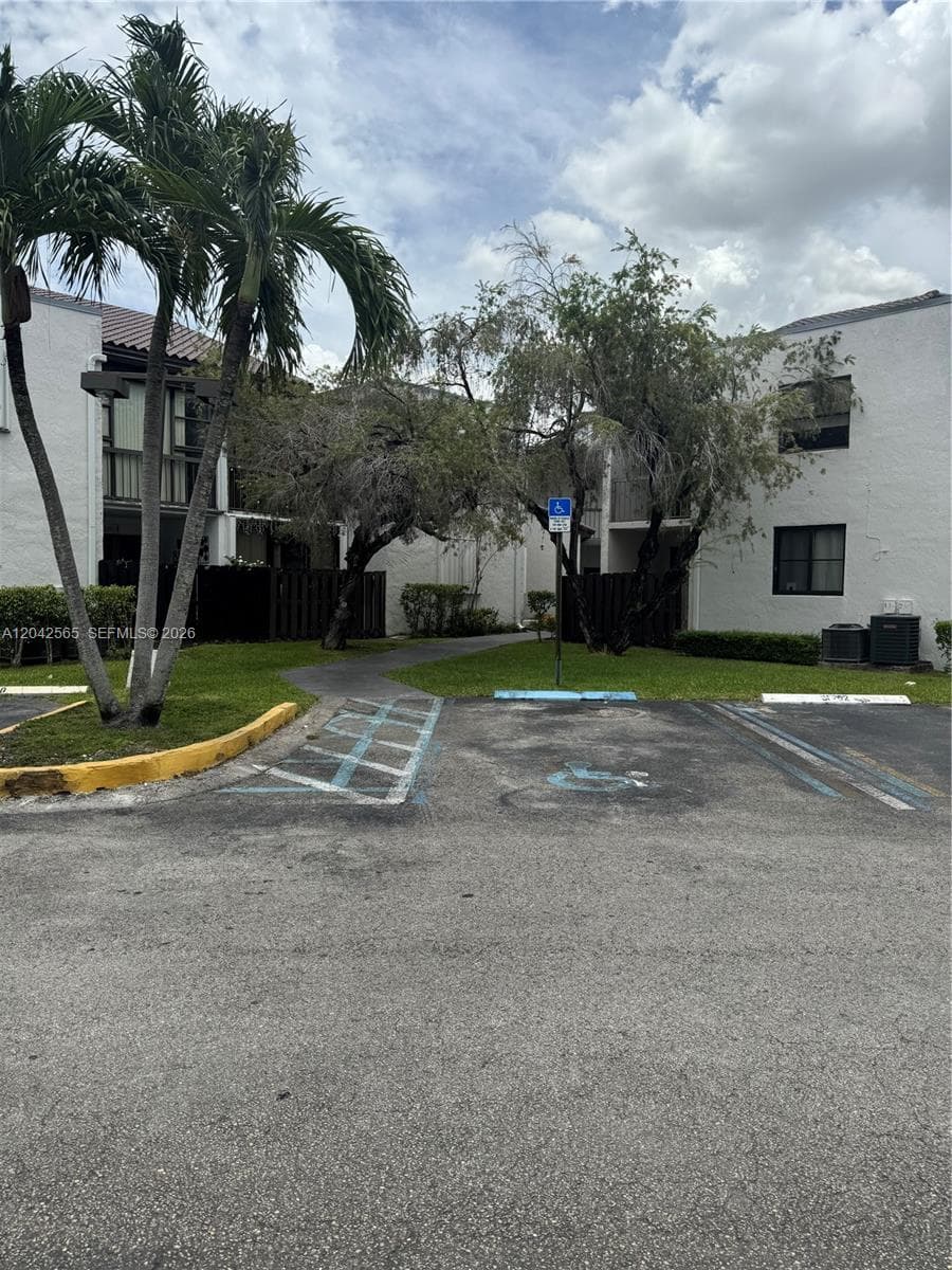 9429 Fontainebleau Blvd # 105-33, Miami, FL 33172 photo 2