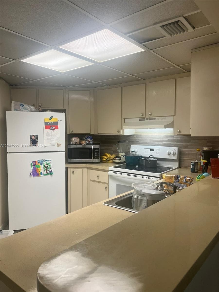 9429 Fontainebleau Blvd # 105-33, Miami, FL 33172