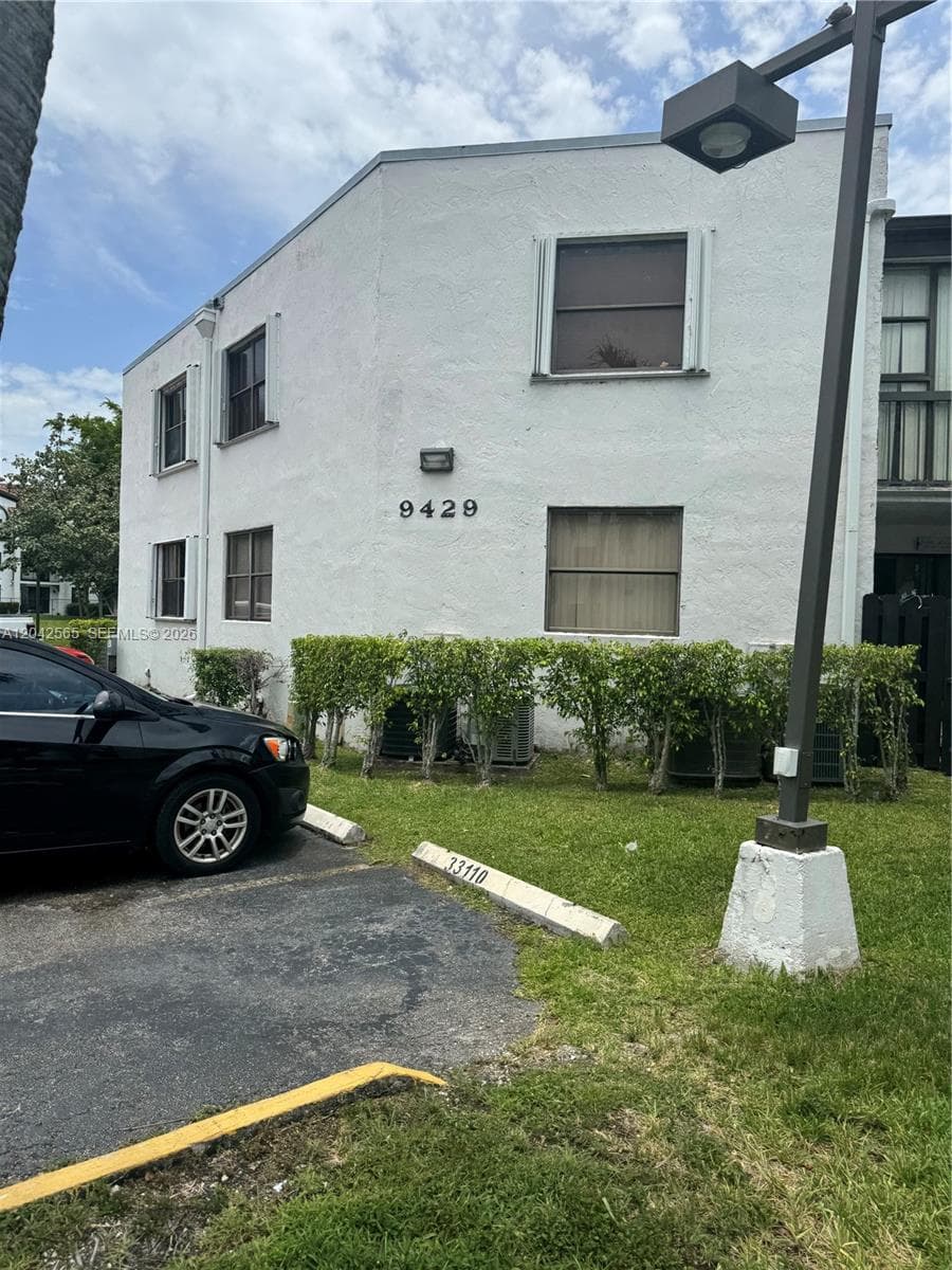 9429 Fontainebleau Blvd # 105-33, Miami, FL 33172 photo 5