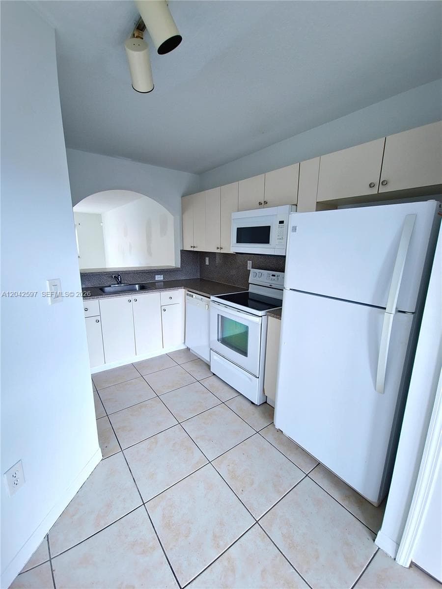 940 NE 33rd Ter # 102, Homestead FL 33033 photo 5