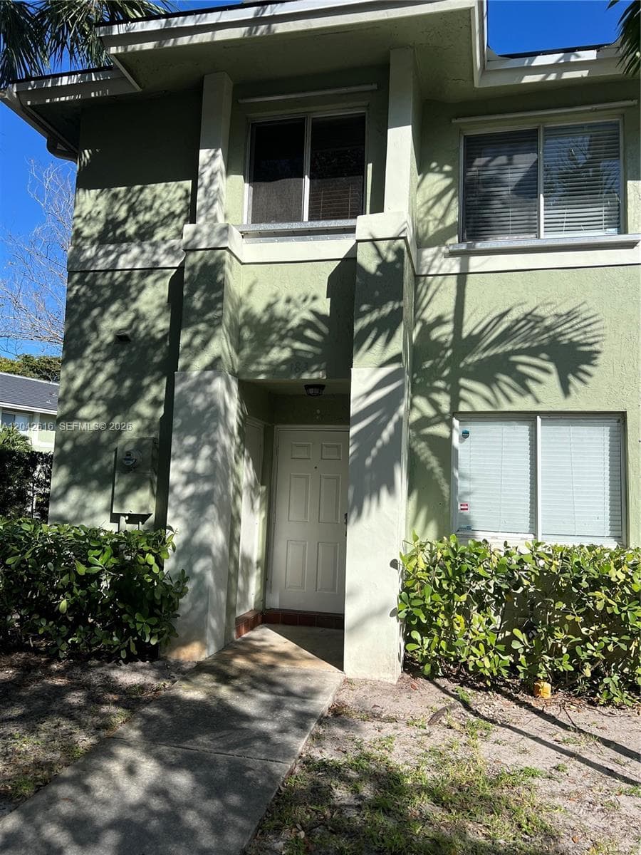 183 Hidden Ct Rd # 33, Hollywood FL 33023 photo 2