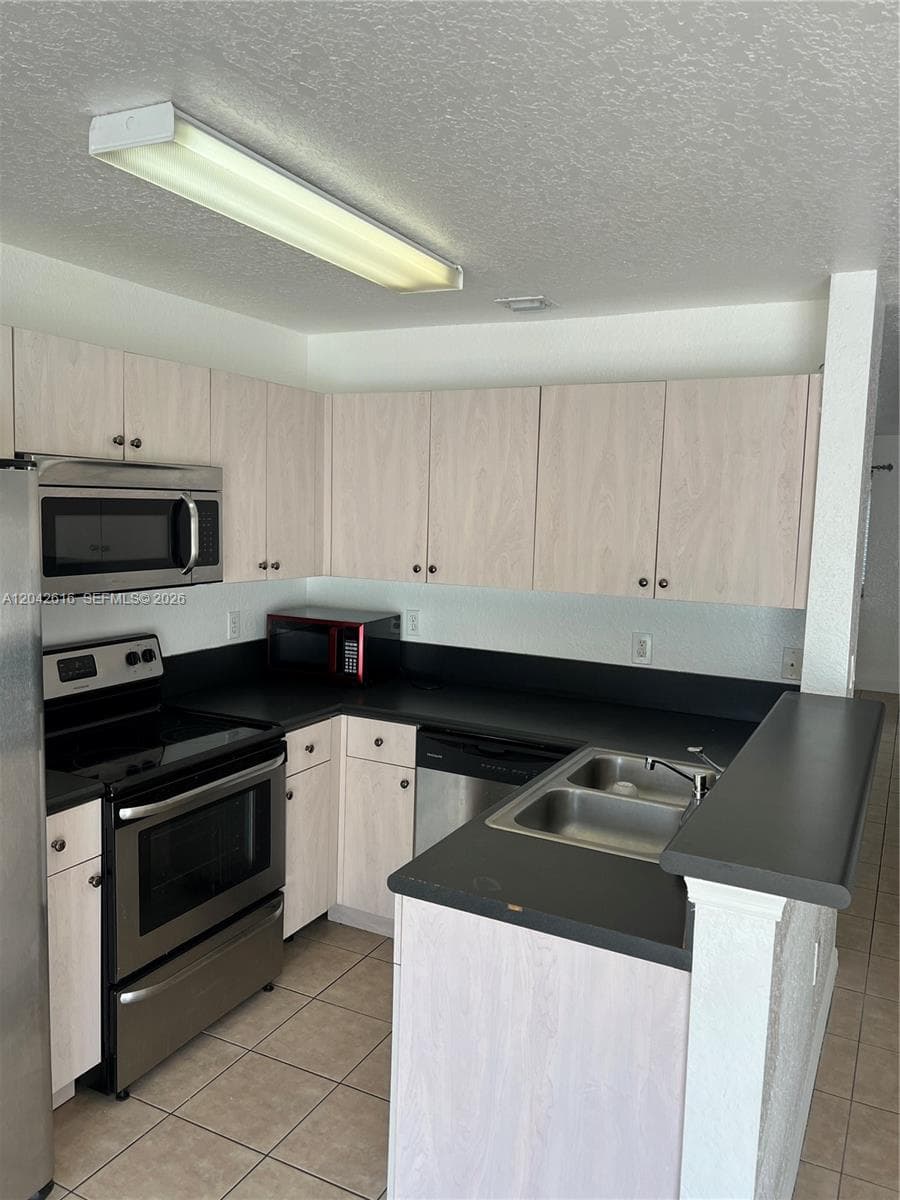 183 Hidden Ct Rd # 33, Hollywood FL 33023 photo 5