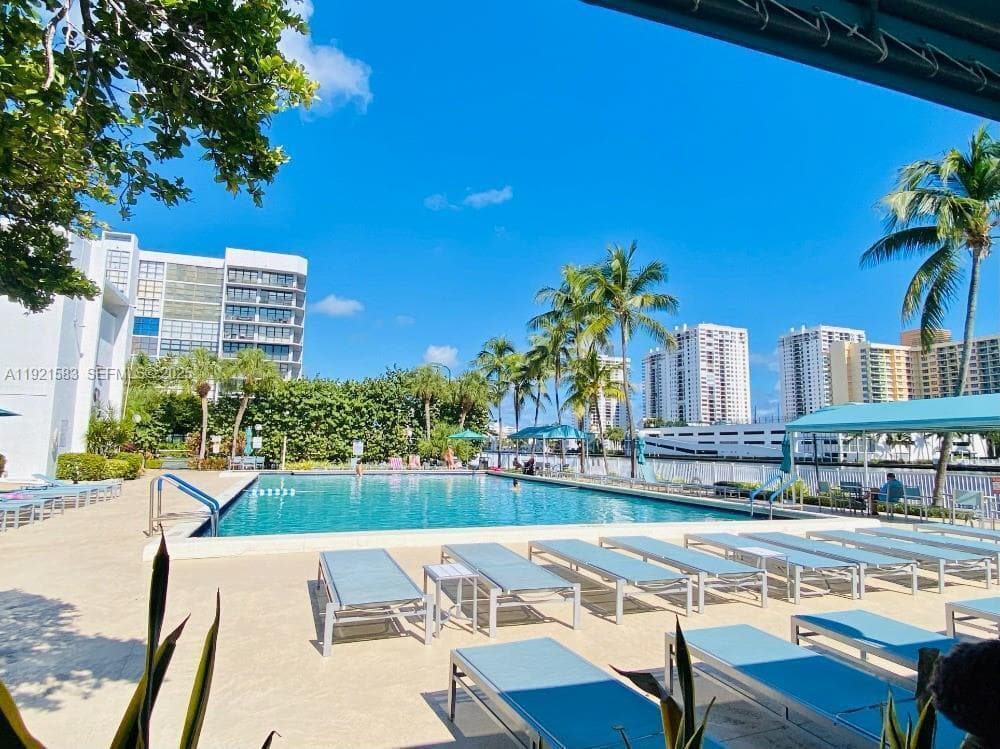 1000 Parkview Drive # 316, Hallandale Beach FL 33009 photo 4