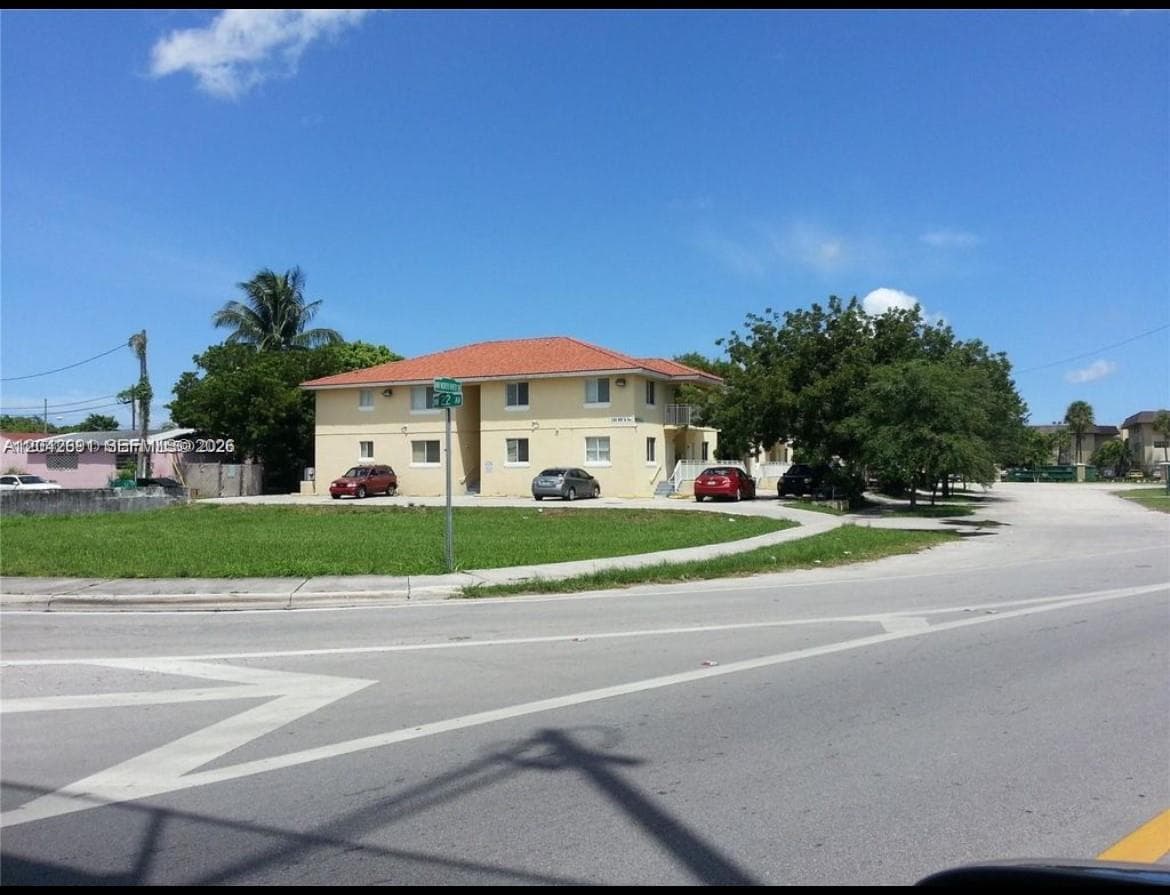 2185 NW 16th Ter # 10, Miami, FL 33125 photo 2