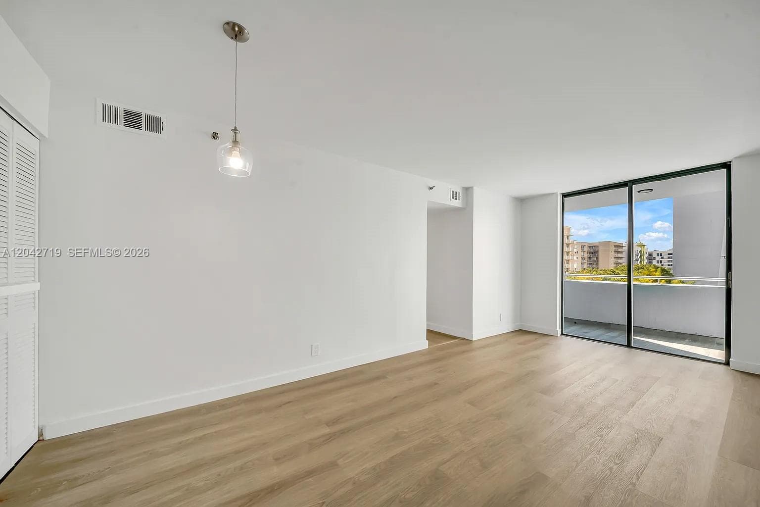 501 SW 1st St # 502, Miami FL 33130 photo 2