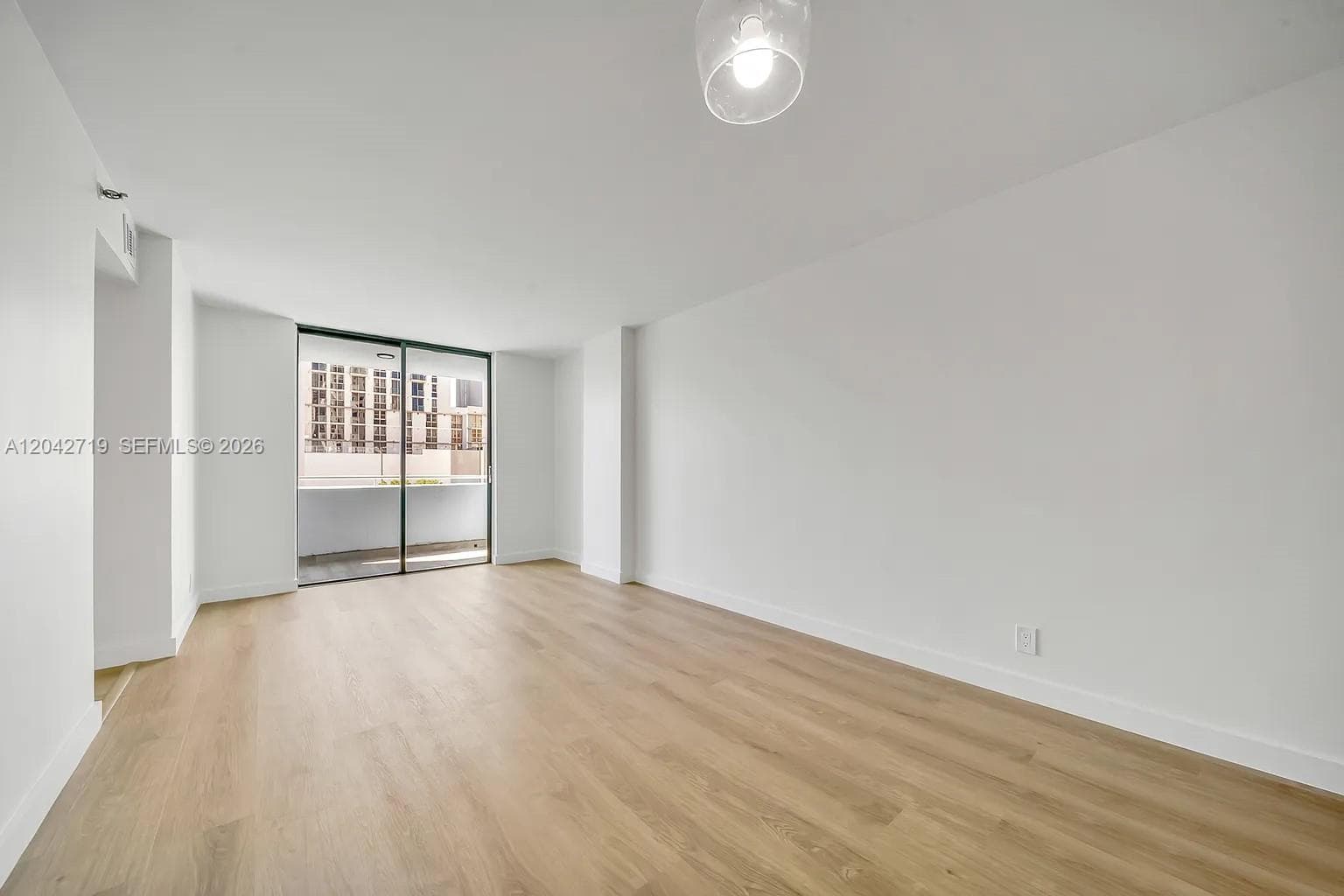 501 SW 1st St # 502, Miami FL 33130 photo 3