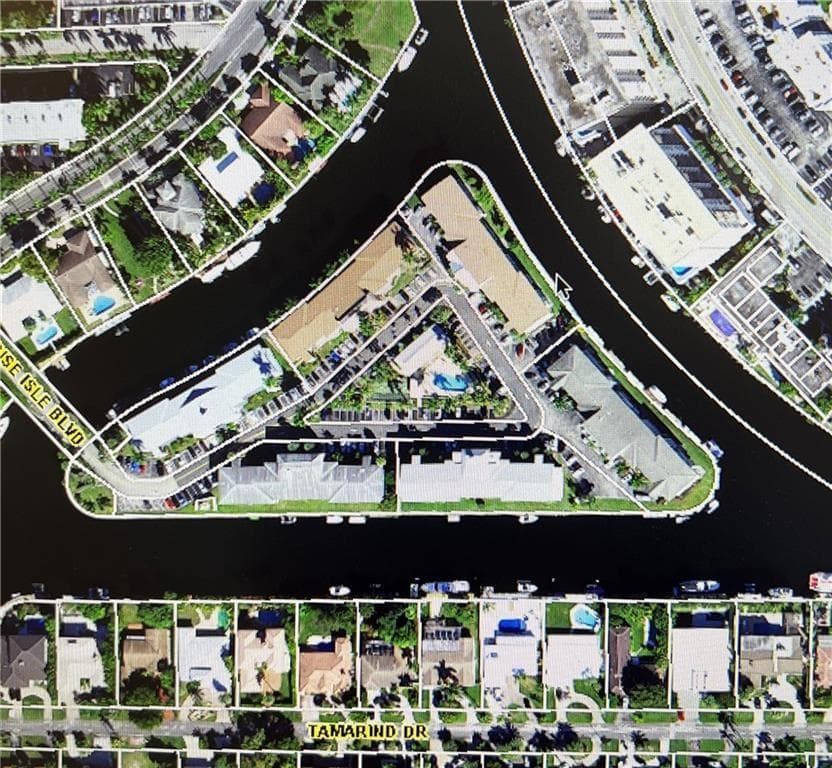 450 Paradise Isle Boulevard, Hallandale Beach FL 33009 photo 2