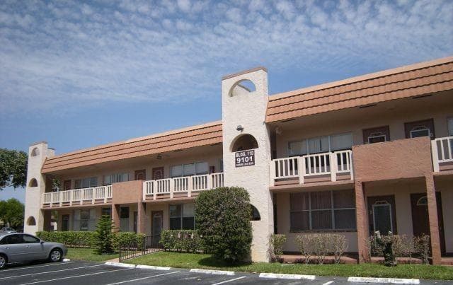9101 Sunrise Lakes Boulevard # 206, Sunrise FL 33322 photo 2