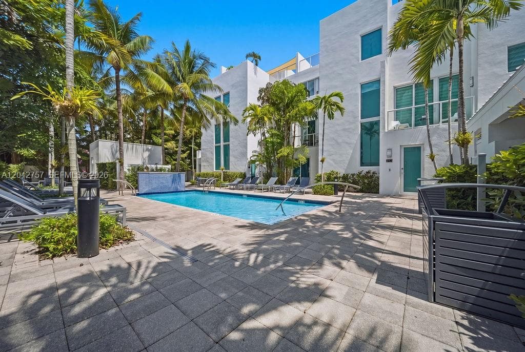 710 NE 3rd Ave, Fort Lauderdale FL 33304 photo 3