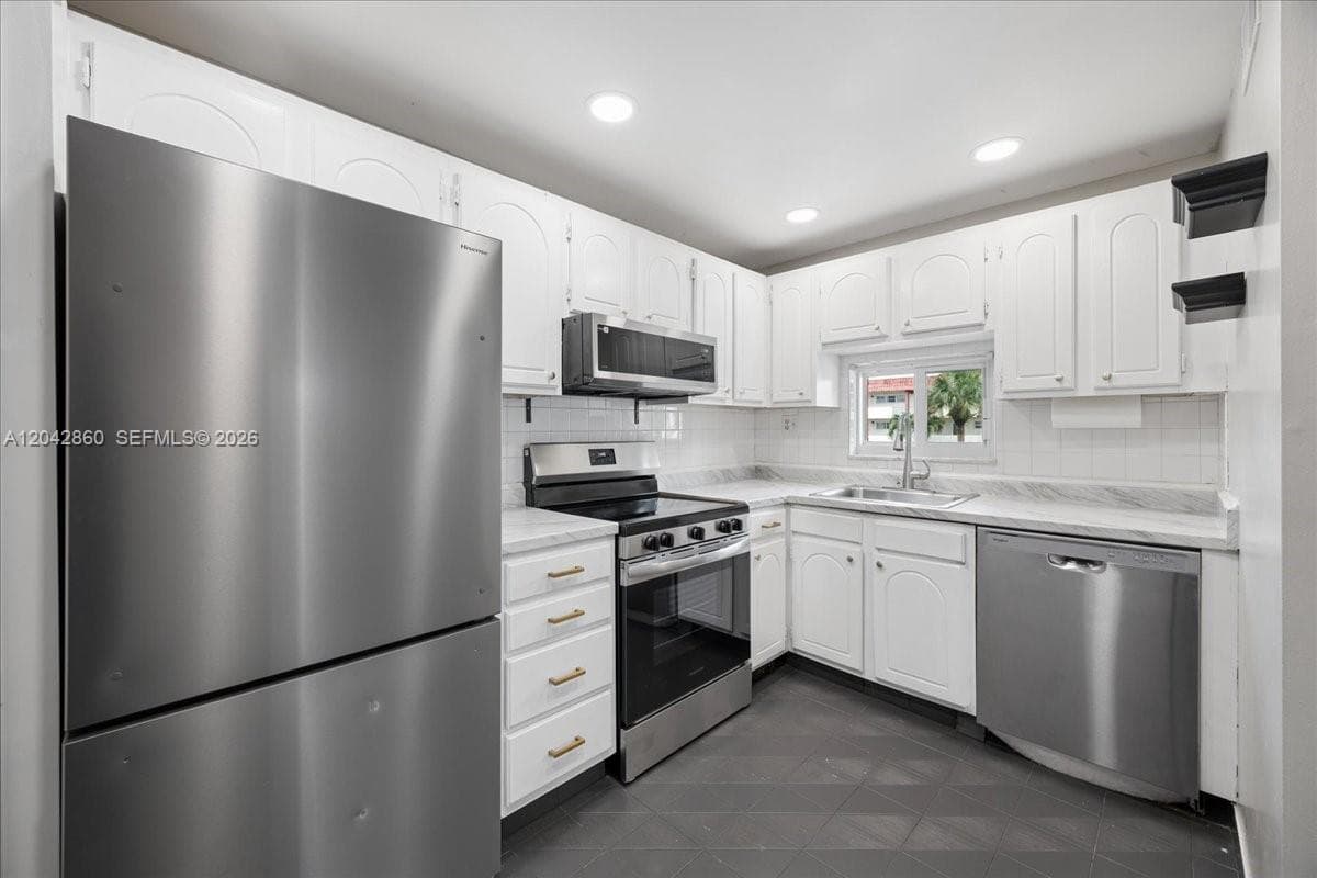800 S Hollybrook Dr # 205, Pembroke Pines FL 33025 photo 3