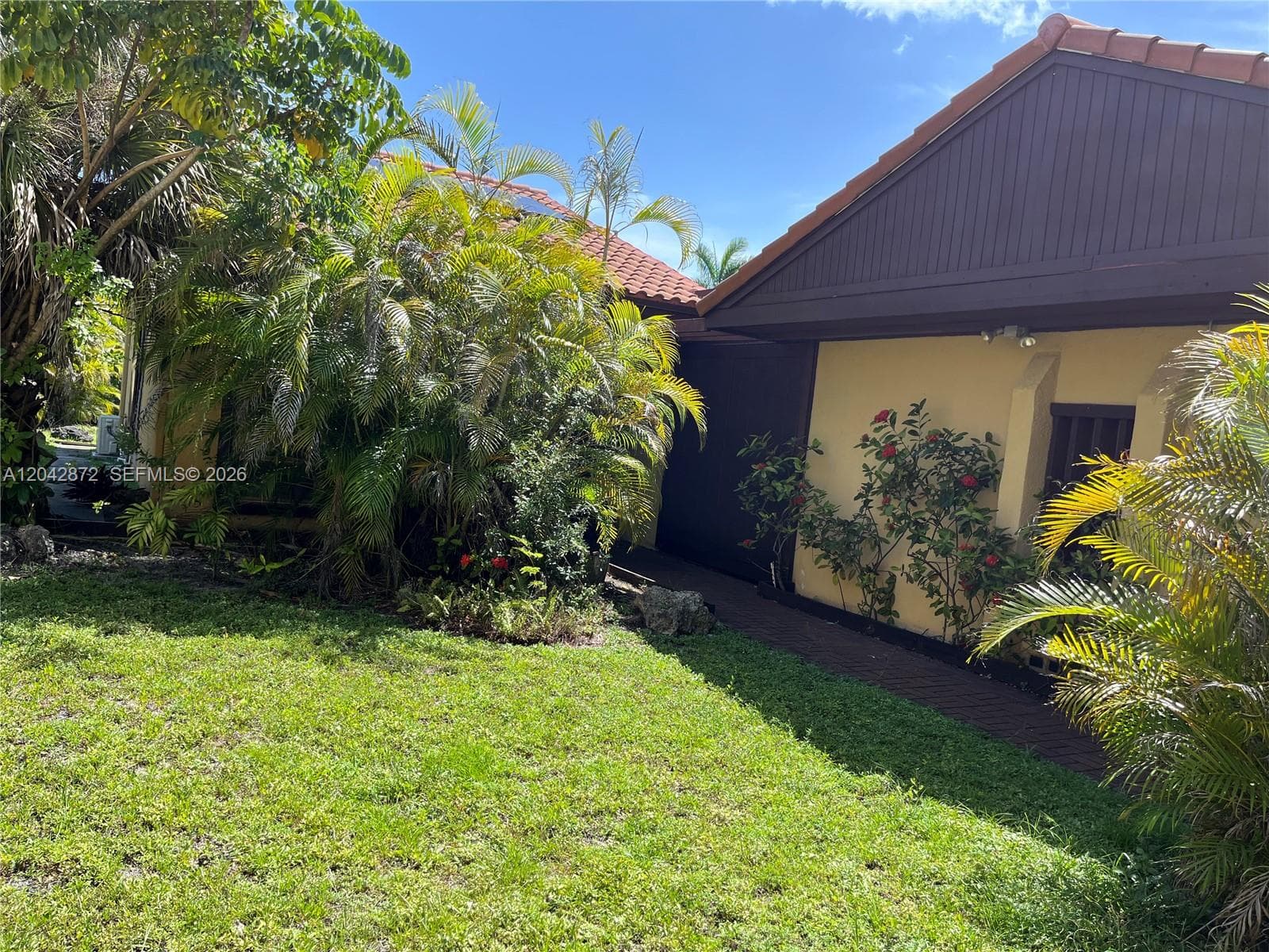 1020 NE 202nd Ter, Miami FL 33179 photo 3