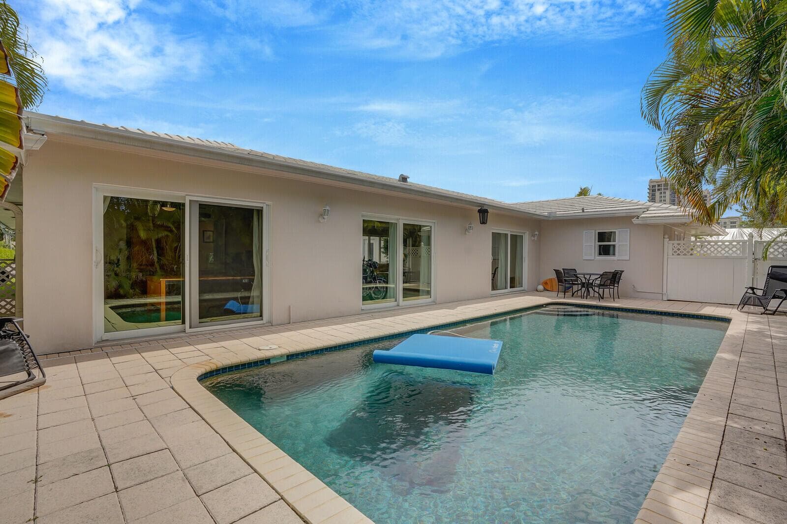 1211 Bimini Lane, Riviera Beach FL 33404 photo 2