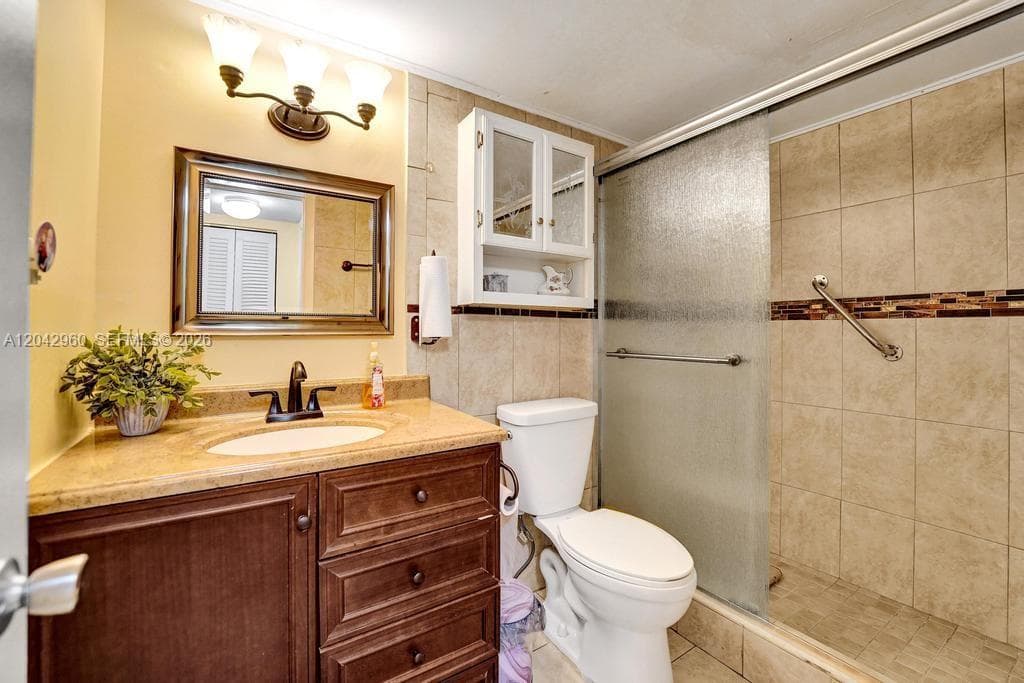 1000 Colony Point Cir # 422, Pembroke Pines FL 33026 photo 2
