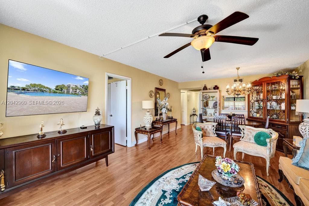 1000 Colony Point Cir # 422, Pembroke Pines FL 33026 photo 5