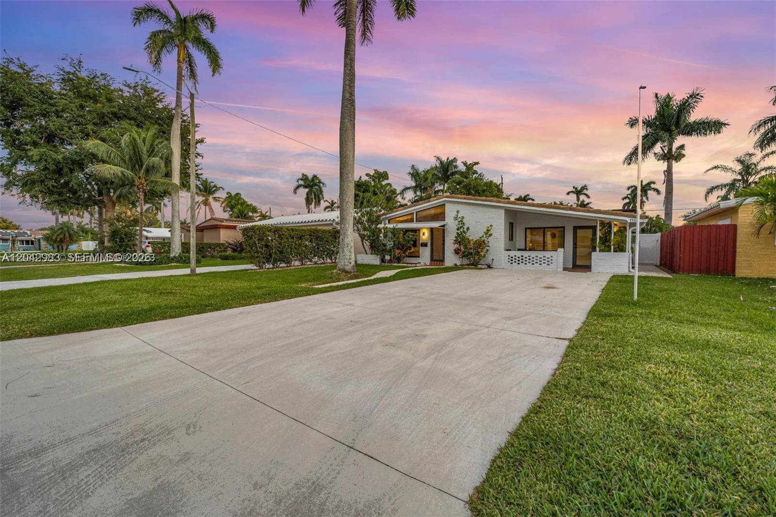 1514 Liberty St, Hollywood FL 33020 photo 2