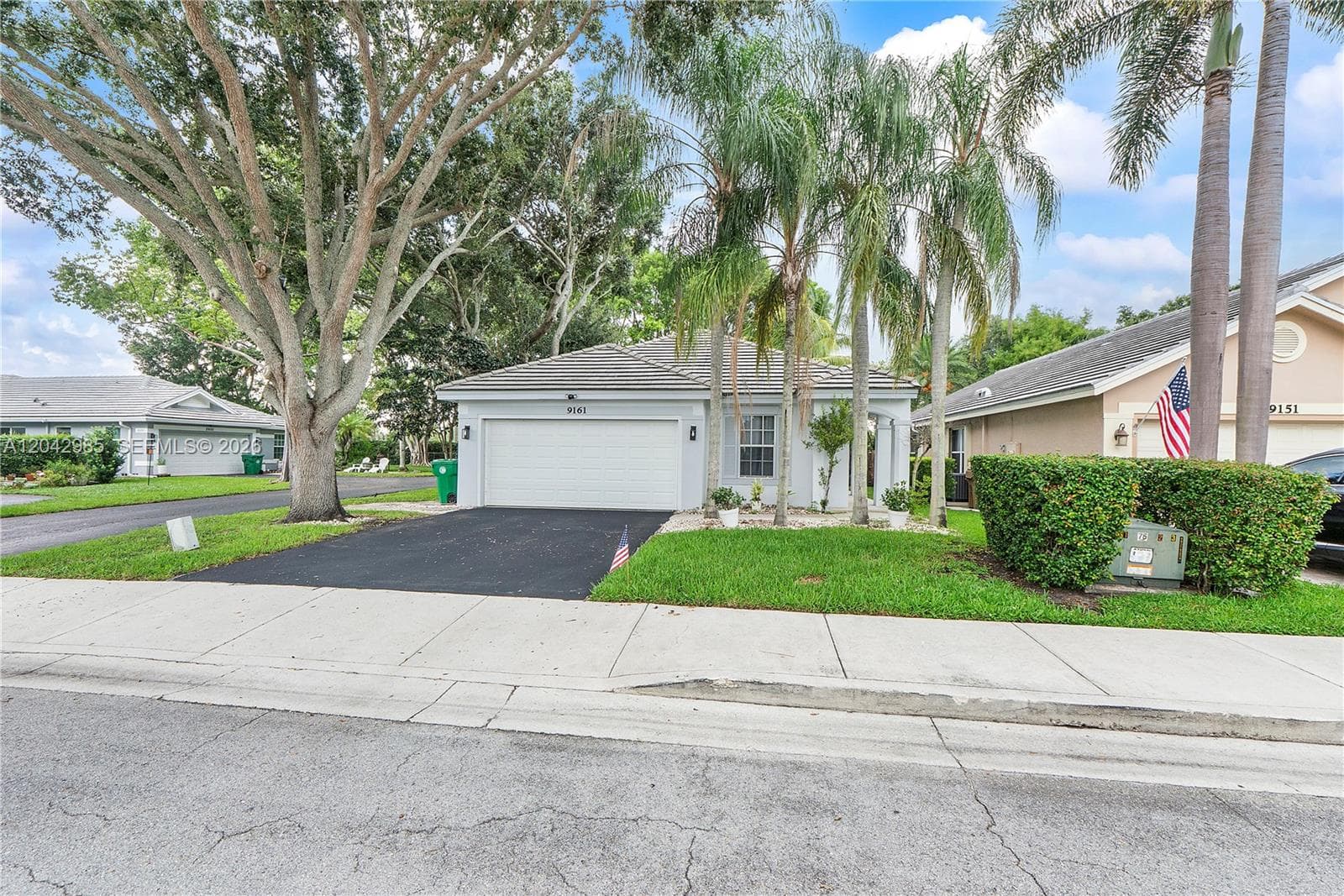 9161 N Lake Park Cir N, Davie FL 33328 photo 2