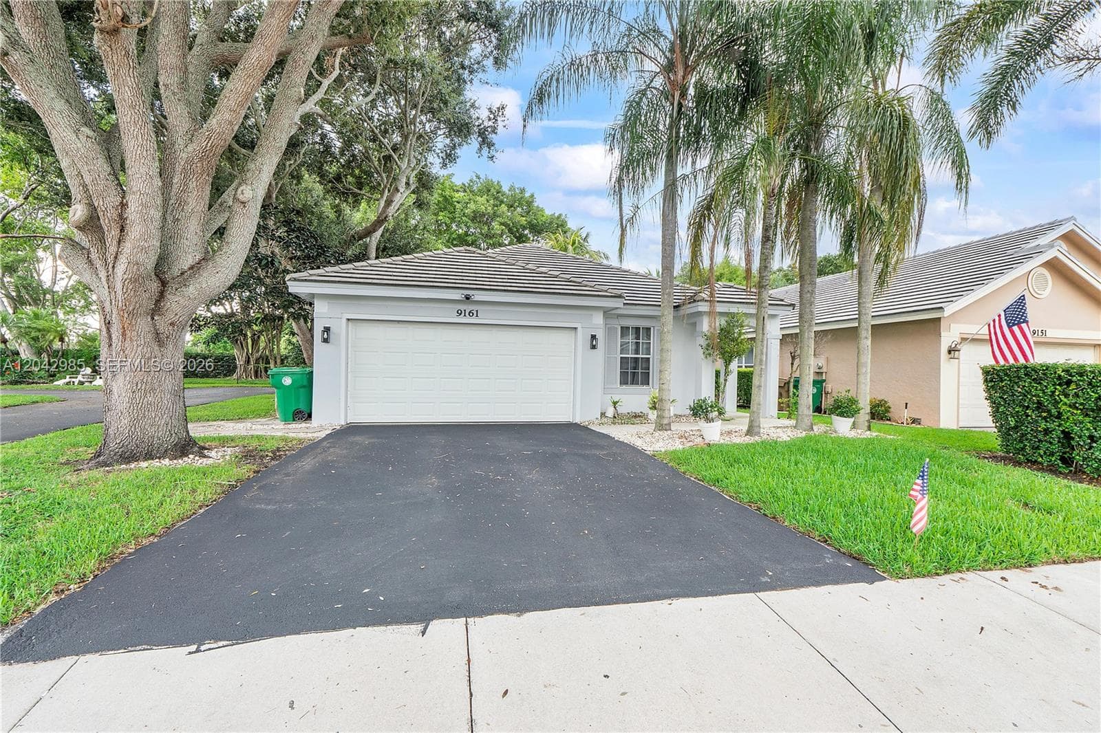 9161 N Lake Park Cir N, Davie FL 33328