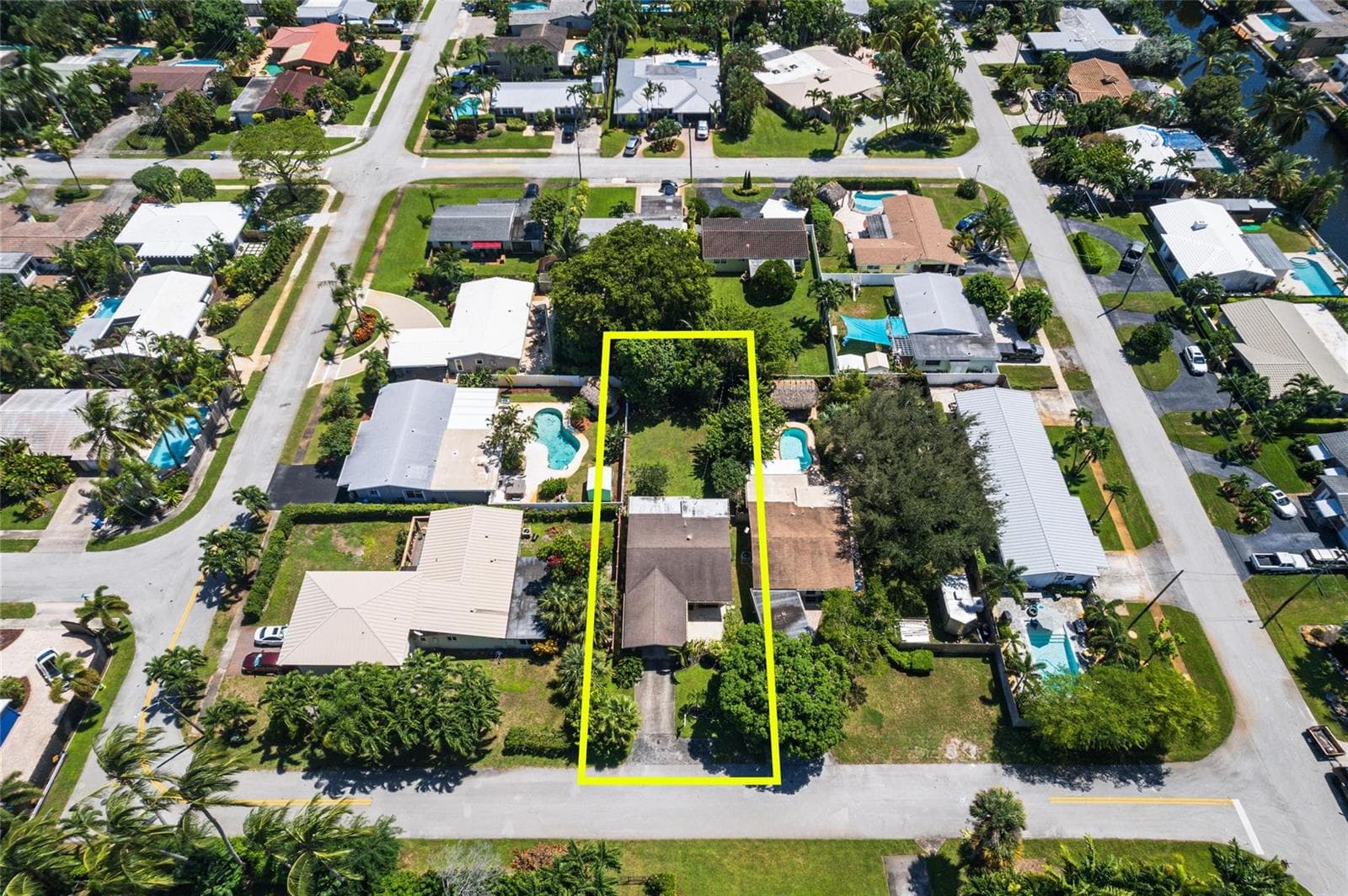 1676 NE 40th Street, Oakland Park FL 33334 photo 2