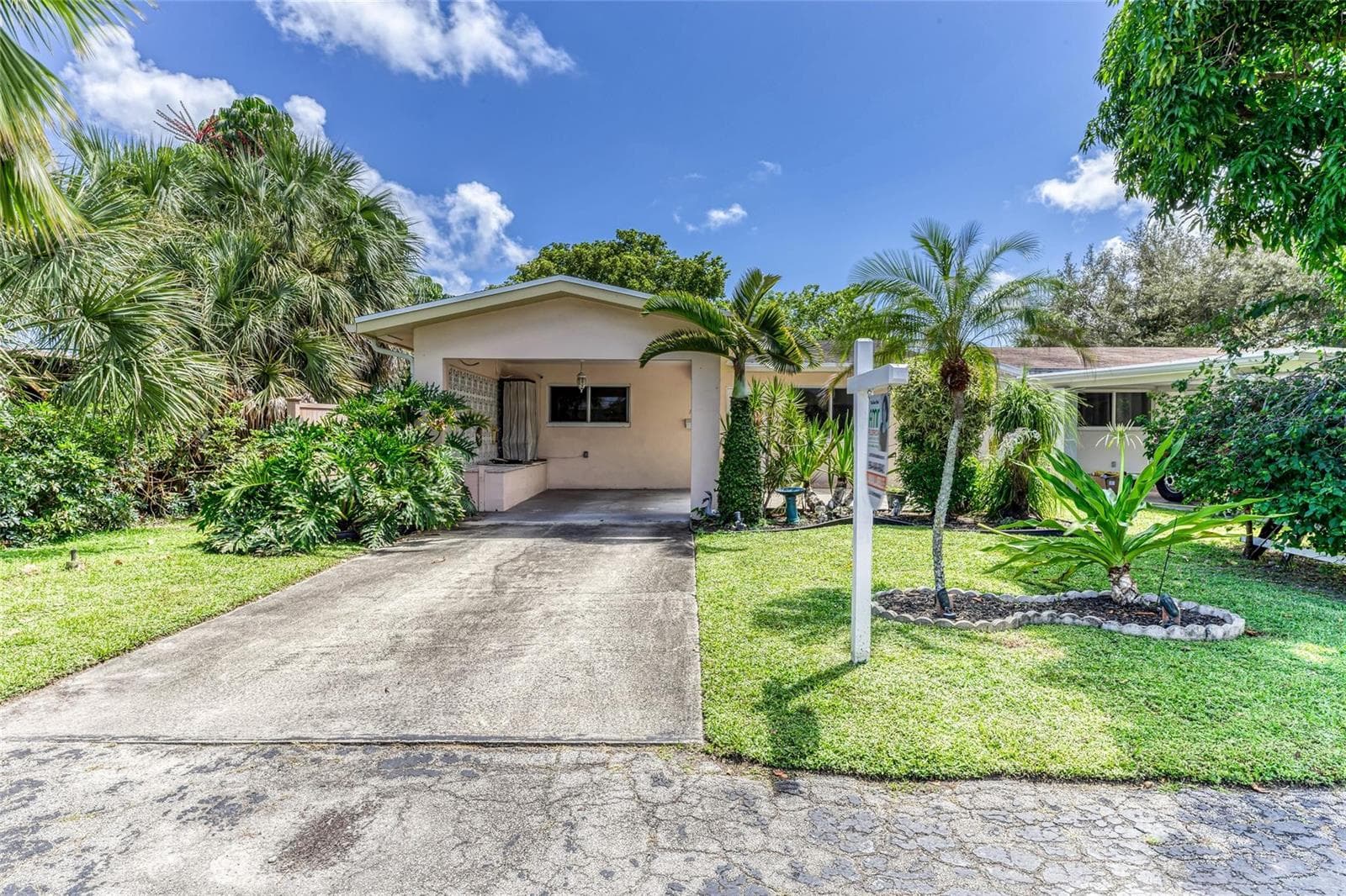1676 NE 40th Street, Oakland Park FL 33334