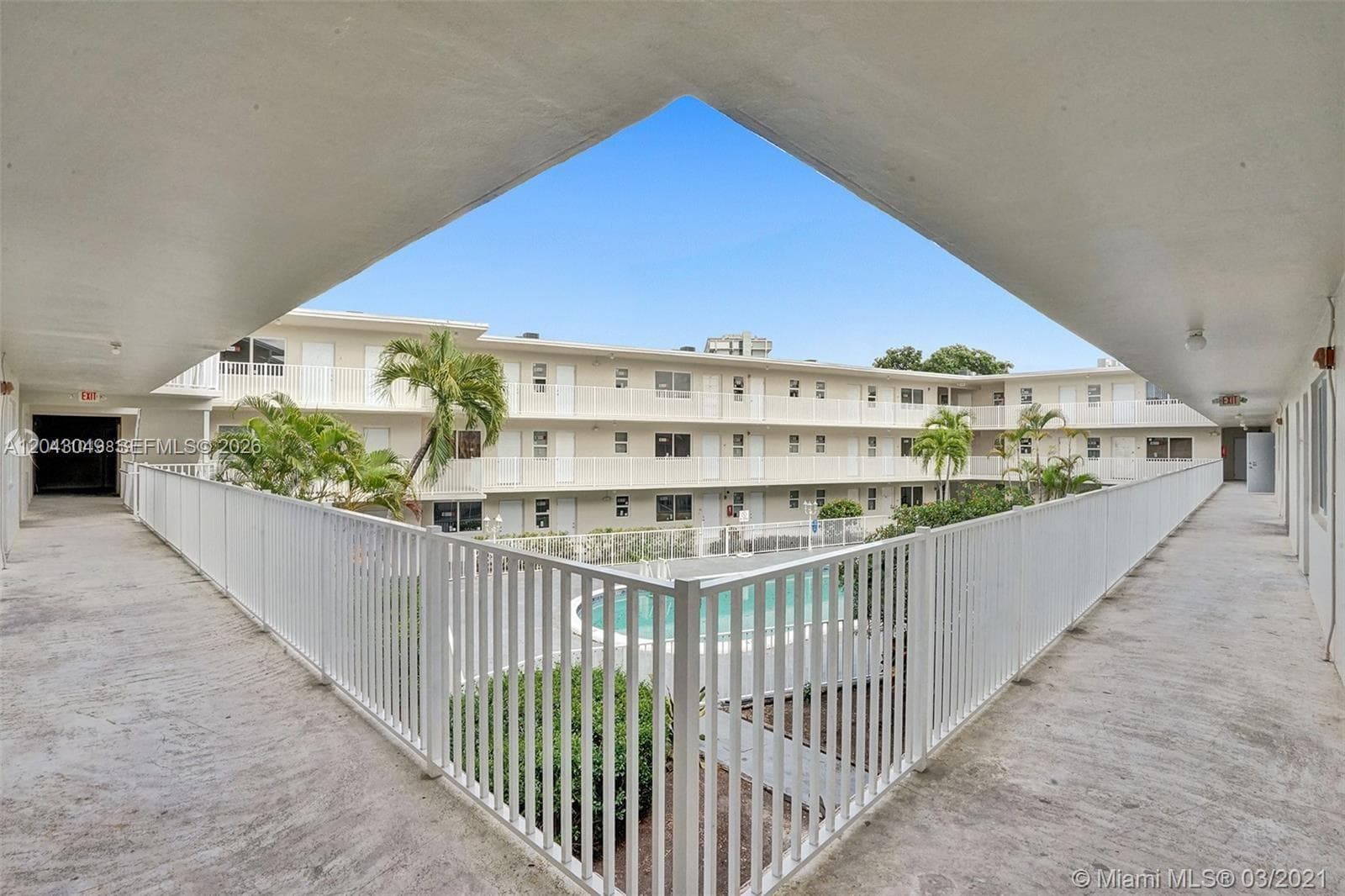 1895 Venice Park Dr # B6, Miami, FL 33181 photo 2