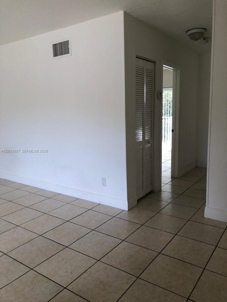 1895 Venice Park Dr # B20, Miami, FL 33181 photo 2
