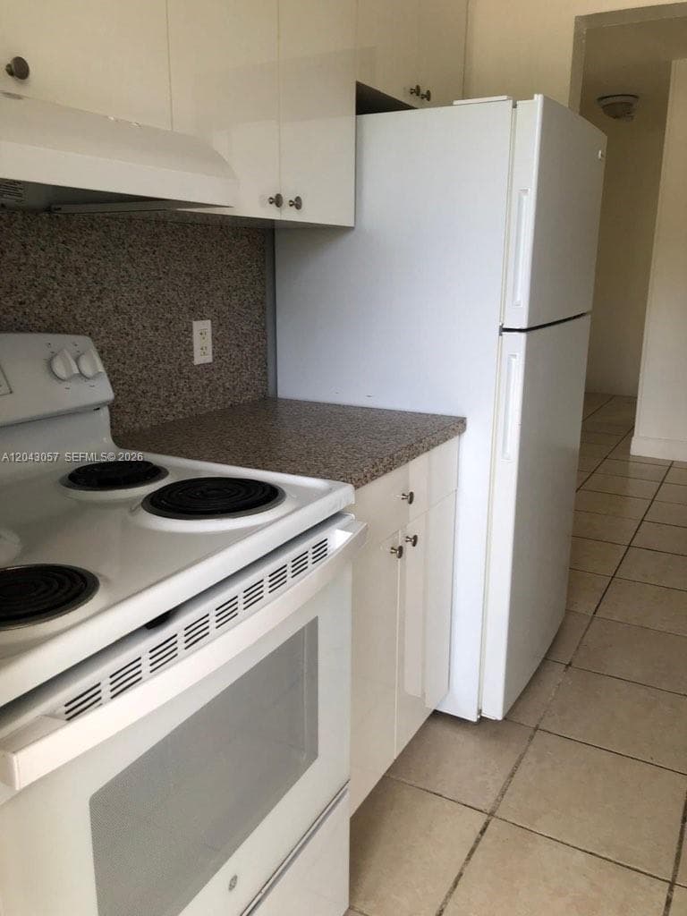 1895 Venice Park Dr # B20, Miami, FL 33181 photo 5