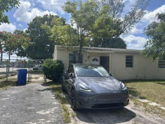 1226 NW 23rd Terrace, Fort Lauderdale FL 33311 photo 2