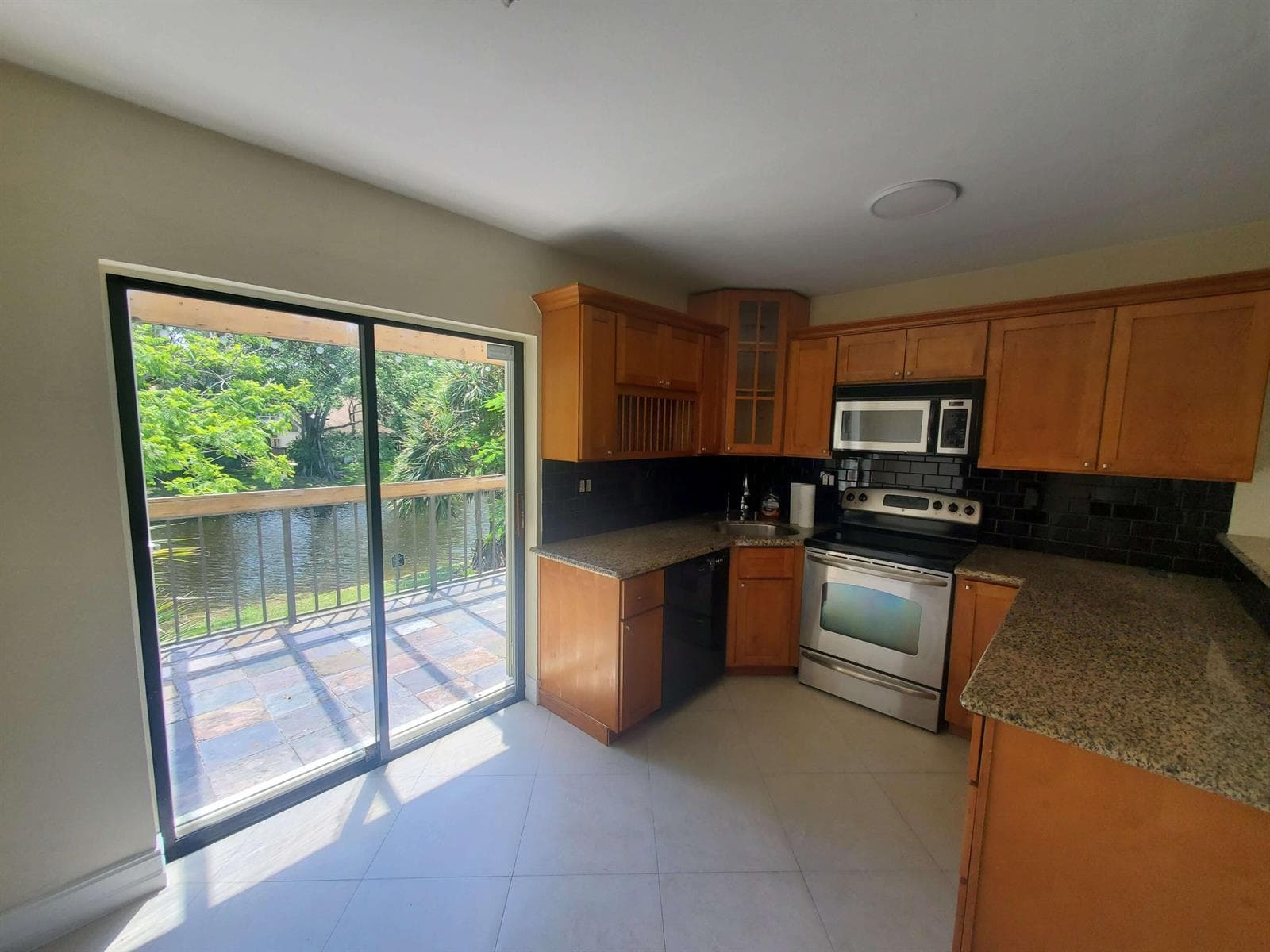 12 Wimbledon Lakes Drive # 250, Plantation FL 33324 photo 4