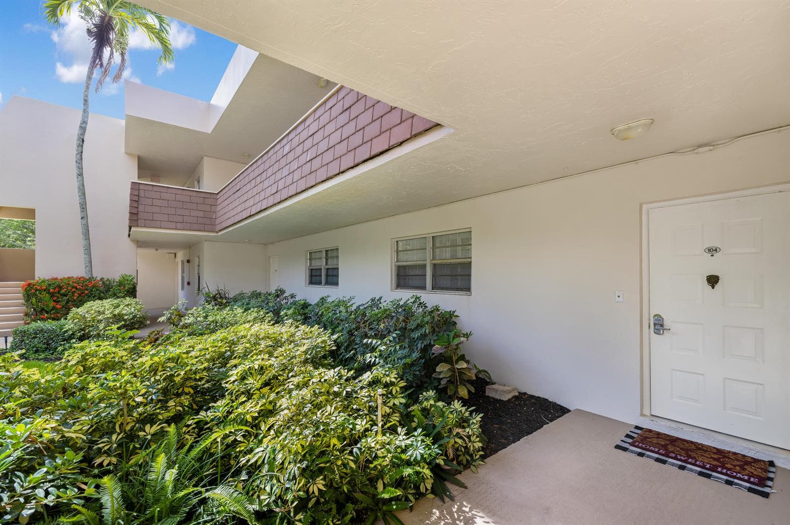 3621 Oaks Clubhouse Dr. Drive # 104, Pompano Beach FL 33069