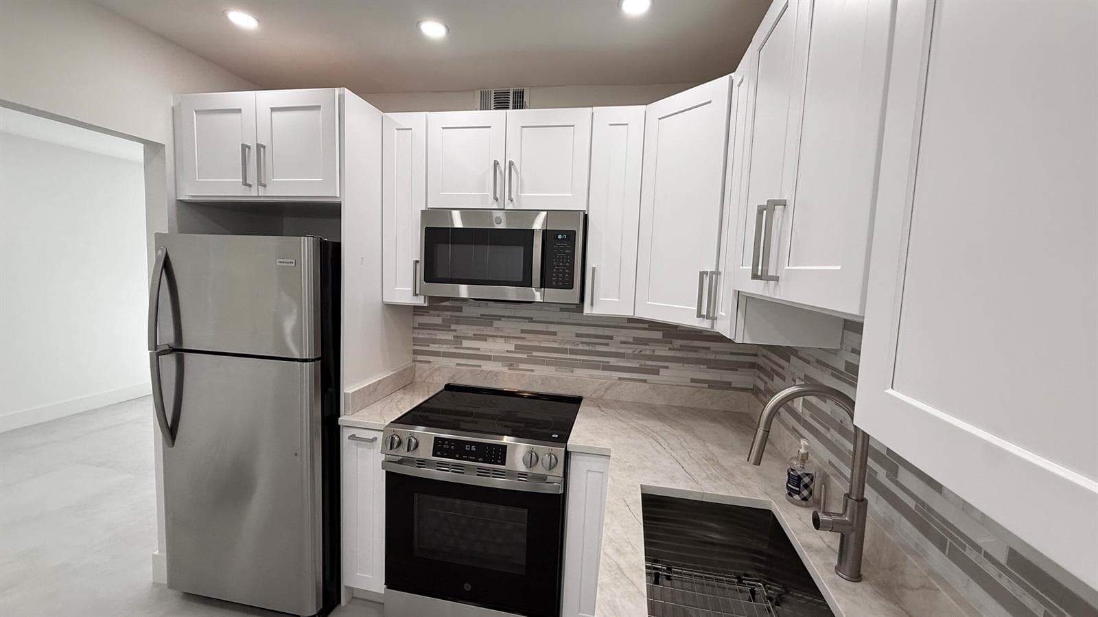 6505 Winfield Boulevard, Margate FL 33063 photo 2