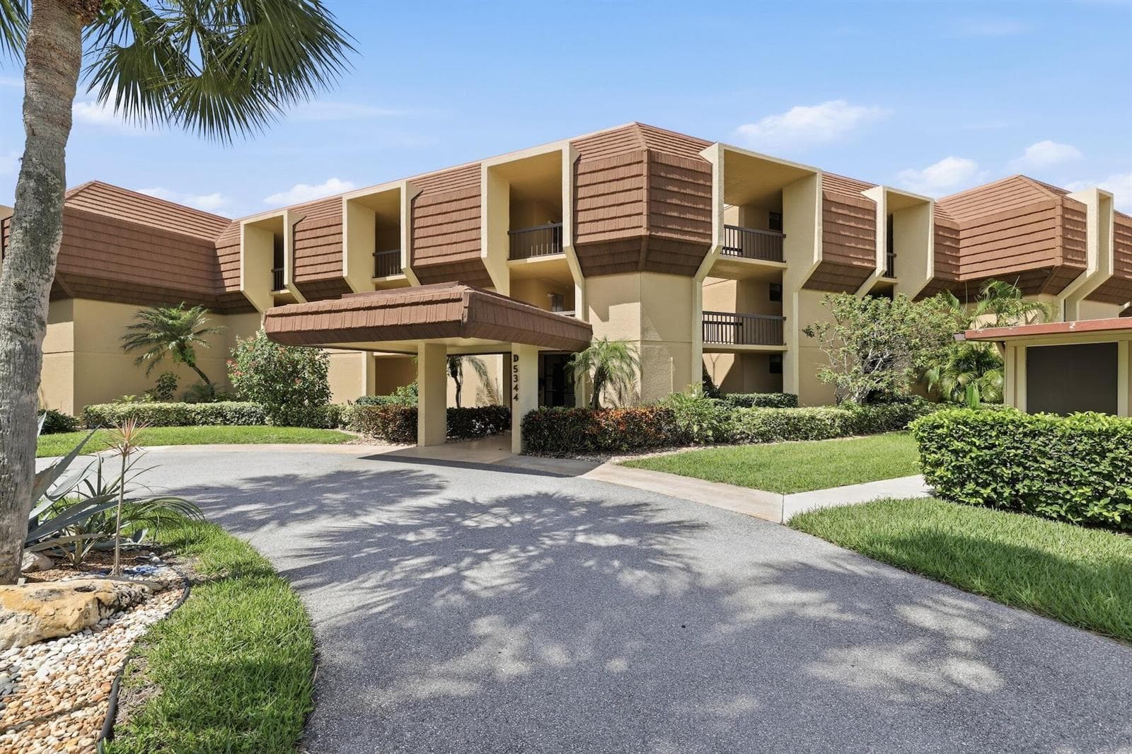 5344 Woodland Lakes Drive # 223, Palm Beach Gardens FL 33418