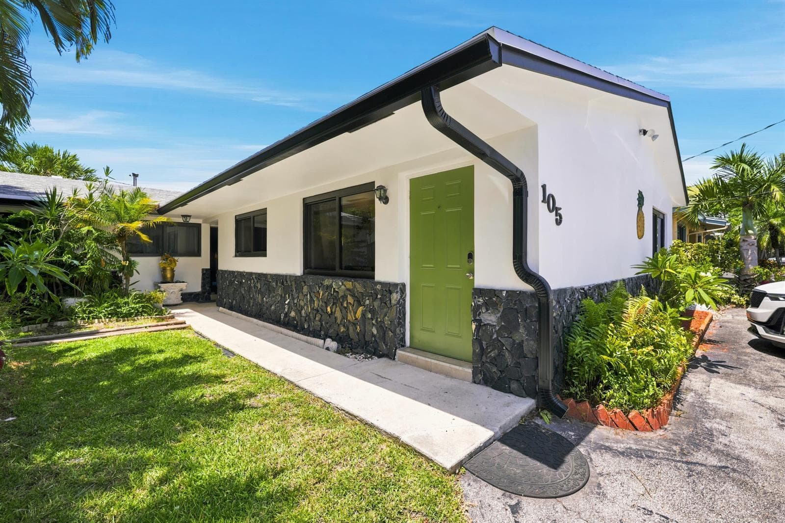 105 SE 2nd Street, Dania Beach FL 33004 photo 2