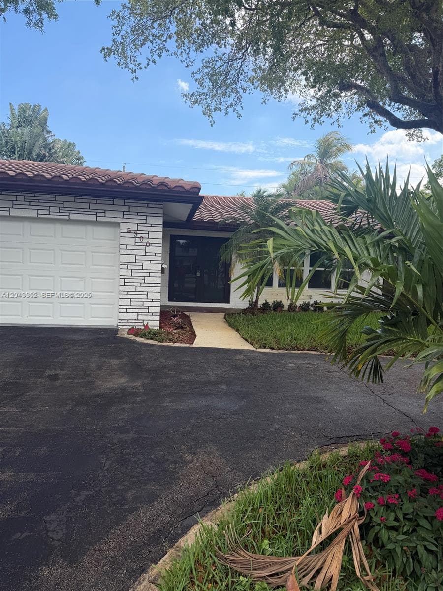 5300 Adams St # N/A, Hollywood FL 33021 photo 2
