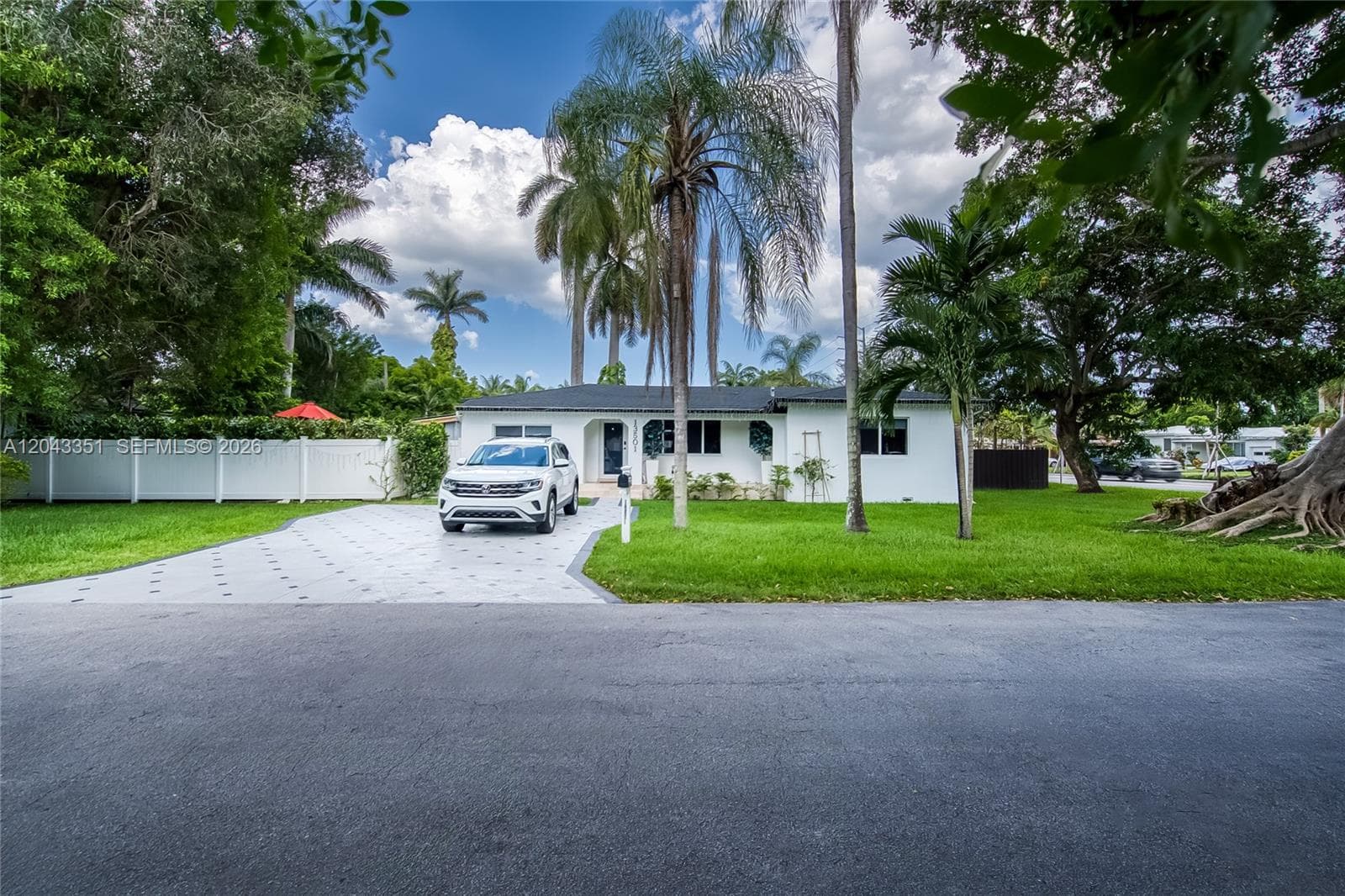 13501 NE Miami Ct, Miami FL 33161 photo 2