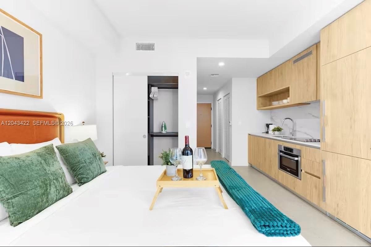 11 NE 6th St # 1606, Miami FL 33132 photo 5