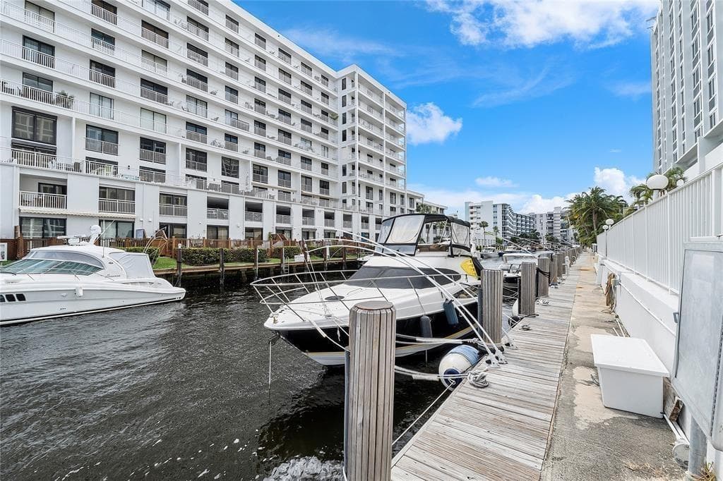 3100 NE 49th Street # 807, Fort Lauderdale, FL 33308