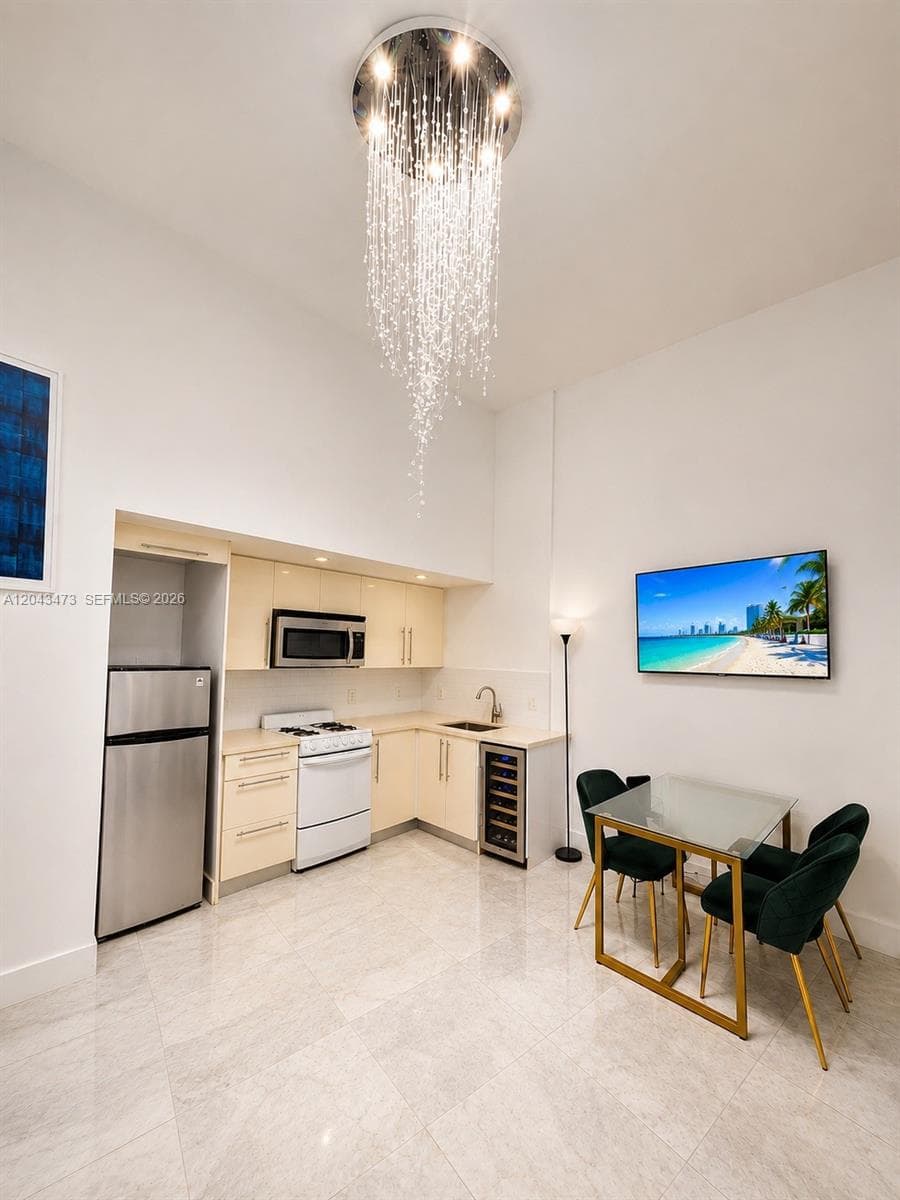 3025 Indian Creek Dr # 109, Miami Beach FL 33140 photo 4
