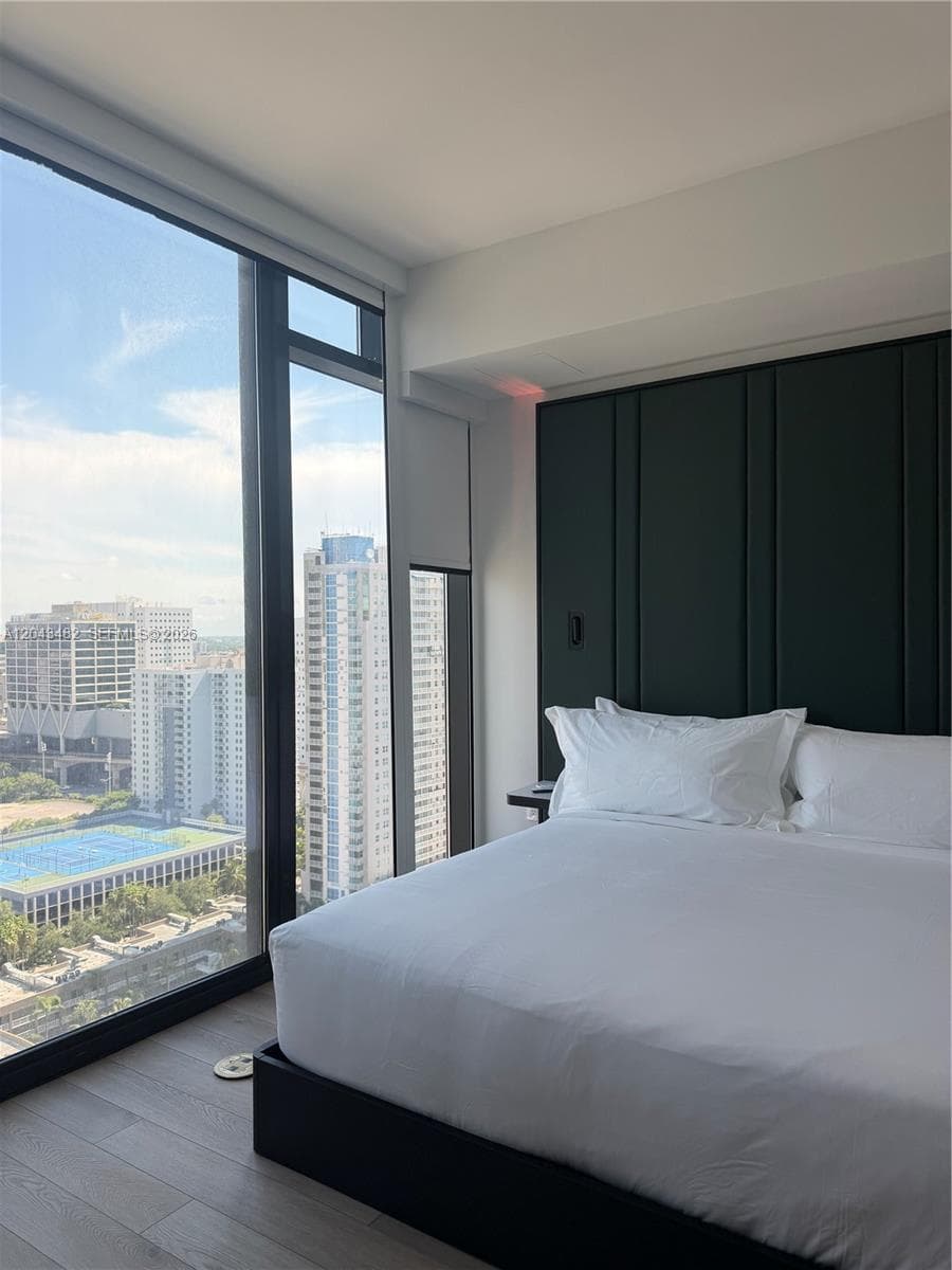 20 NE 11th St # 4902, Miami FL 33132 photo 4