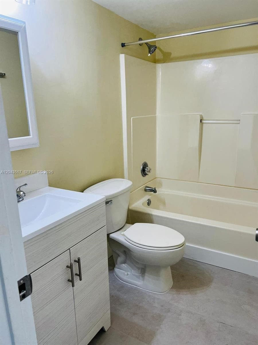 2301 NE 6th Ave # 204, Wilton Manors FL 33305 photo 3