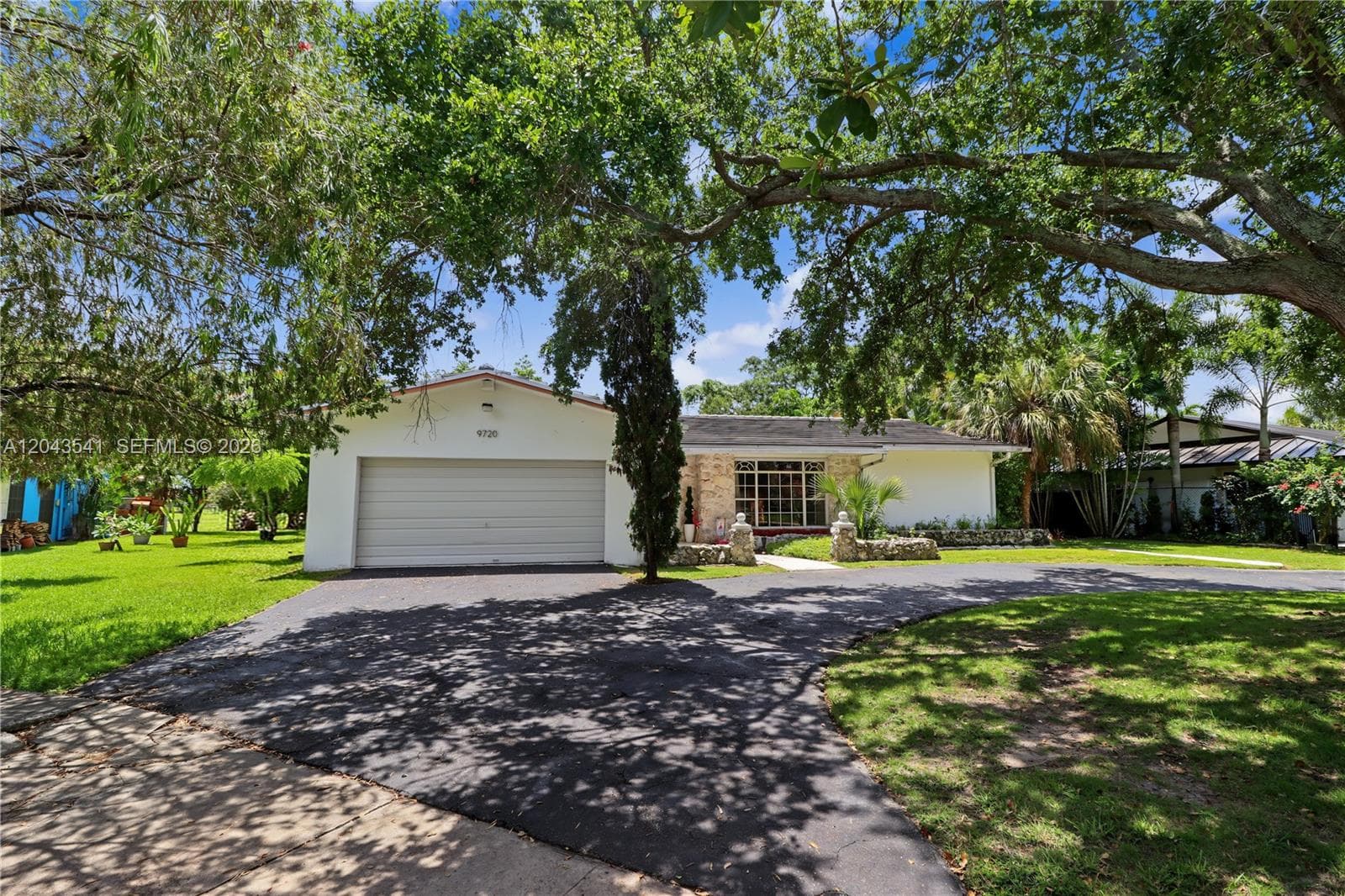 9720 Palmetto Club Ln W, Miami FL 33157