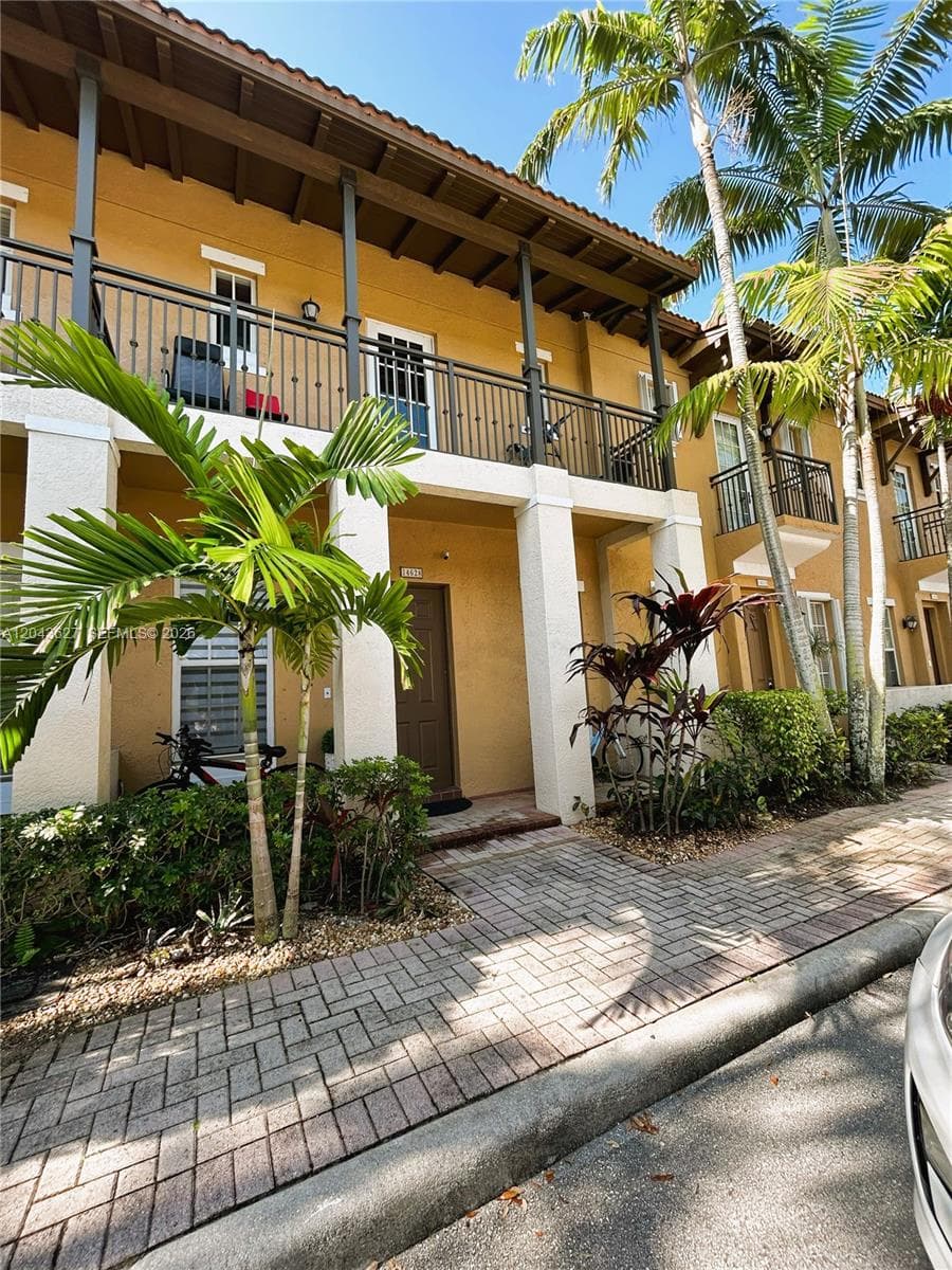 14628 SW 6th St, Pembroke Pines FL 33027