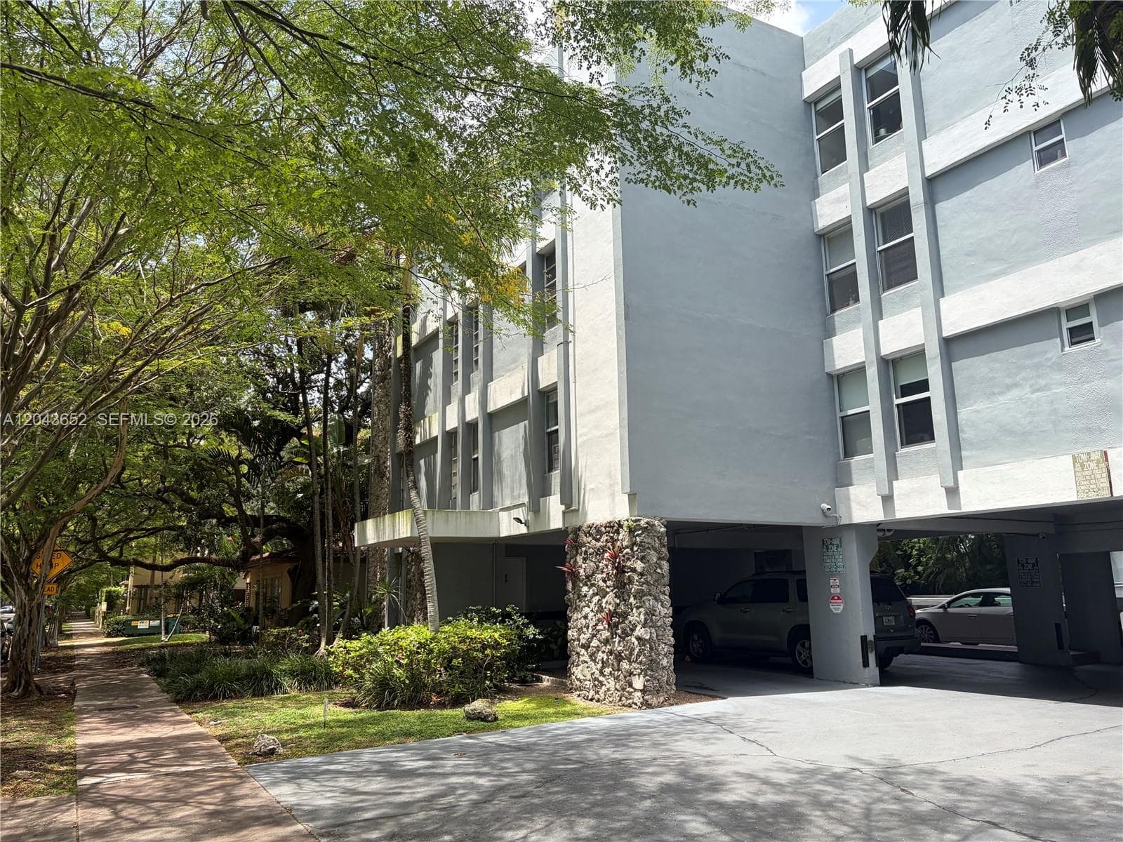 820 Salzedo St # 405, Coral Gables FL 33134