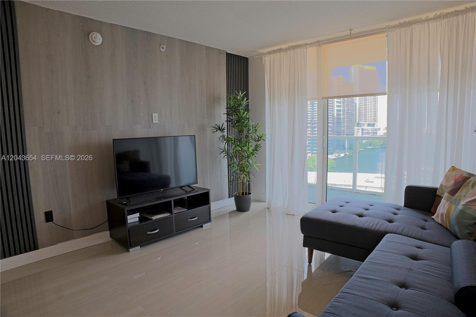 31 SE 5th # 1203, Miami, FL 33131 photo 4