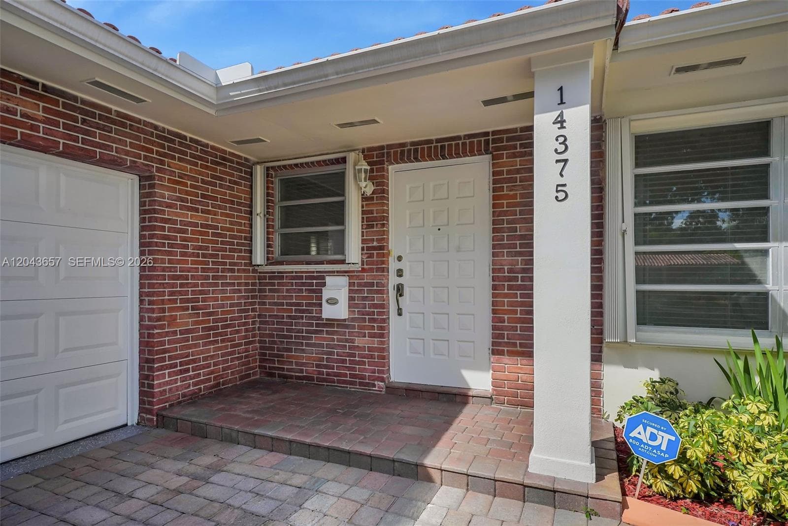 14375 Lake Candlewood Ct, Miami Lakes FL 33014 photo 2