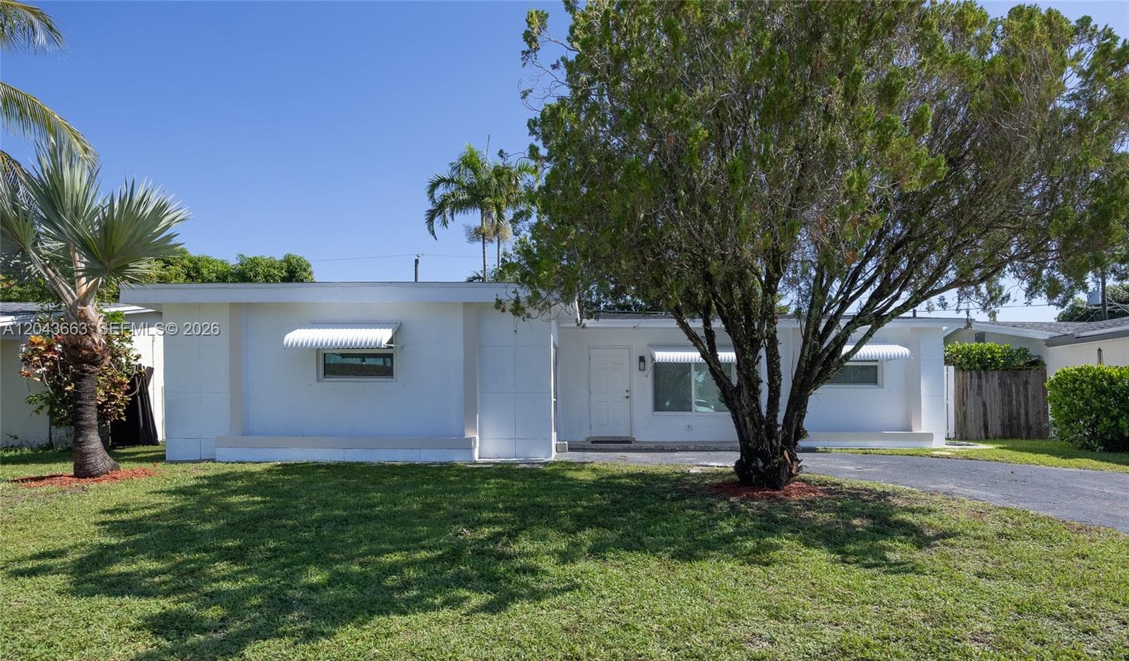8571 NW 27th Pl, Sunrise FL 33322 photo 2