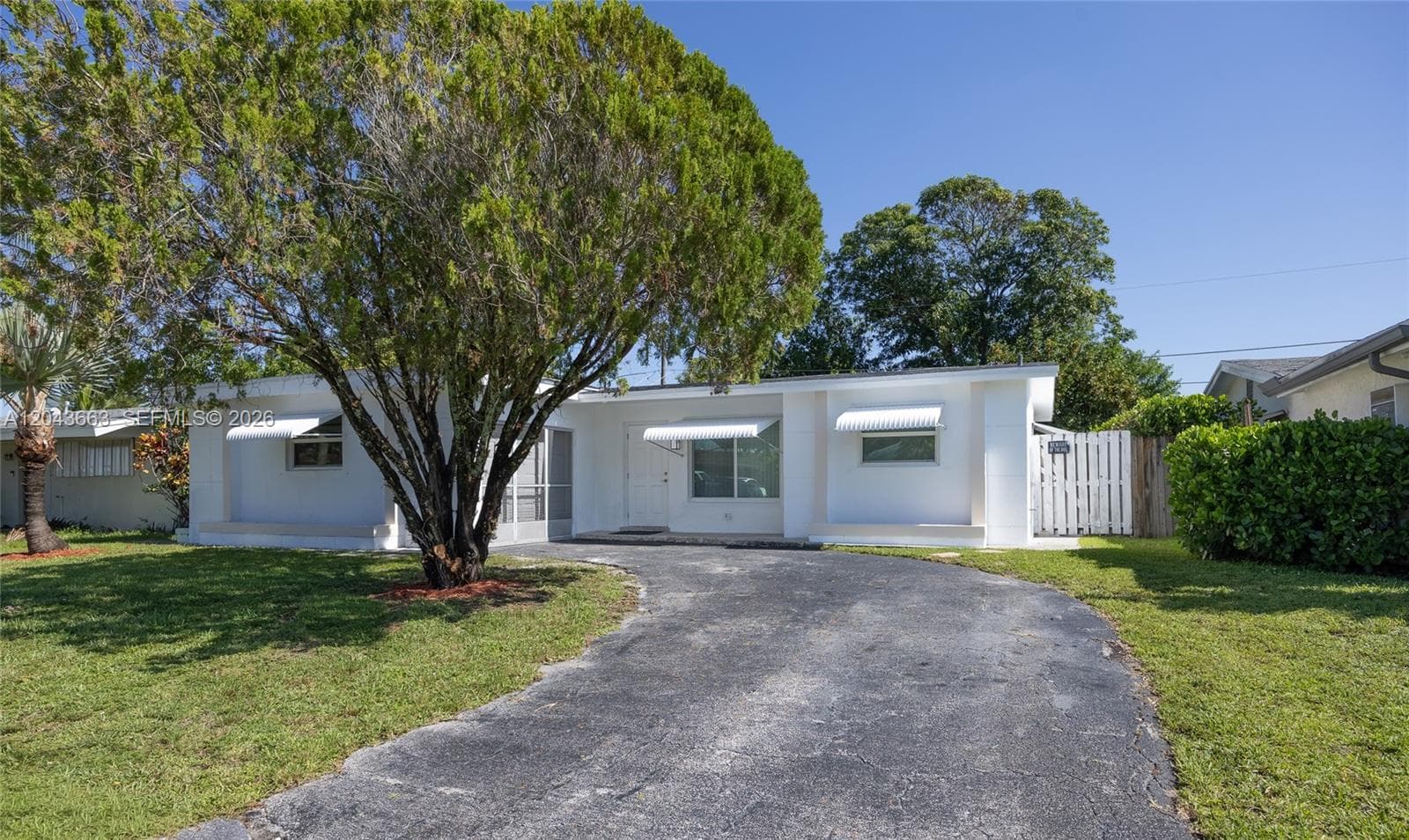 8571 NW 27th Pl, Sunrise FL 33322